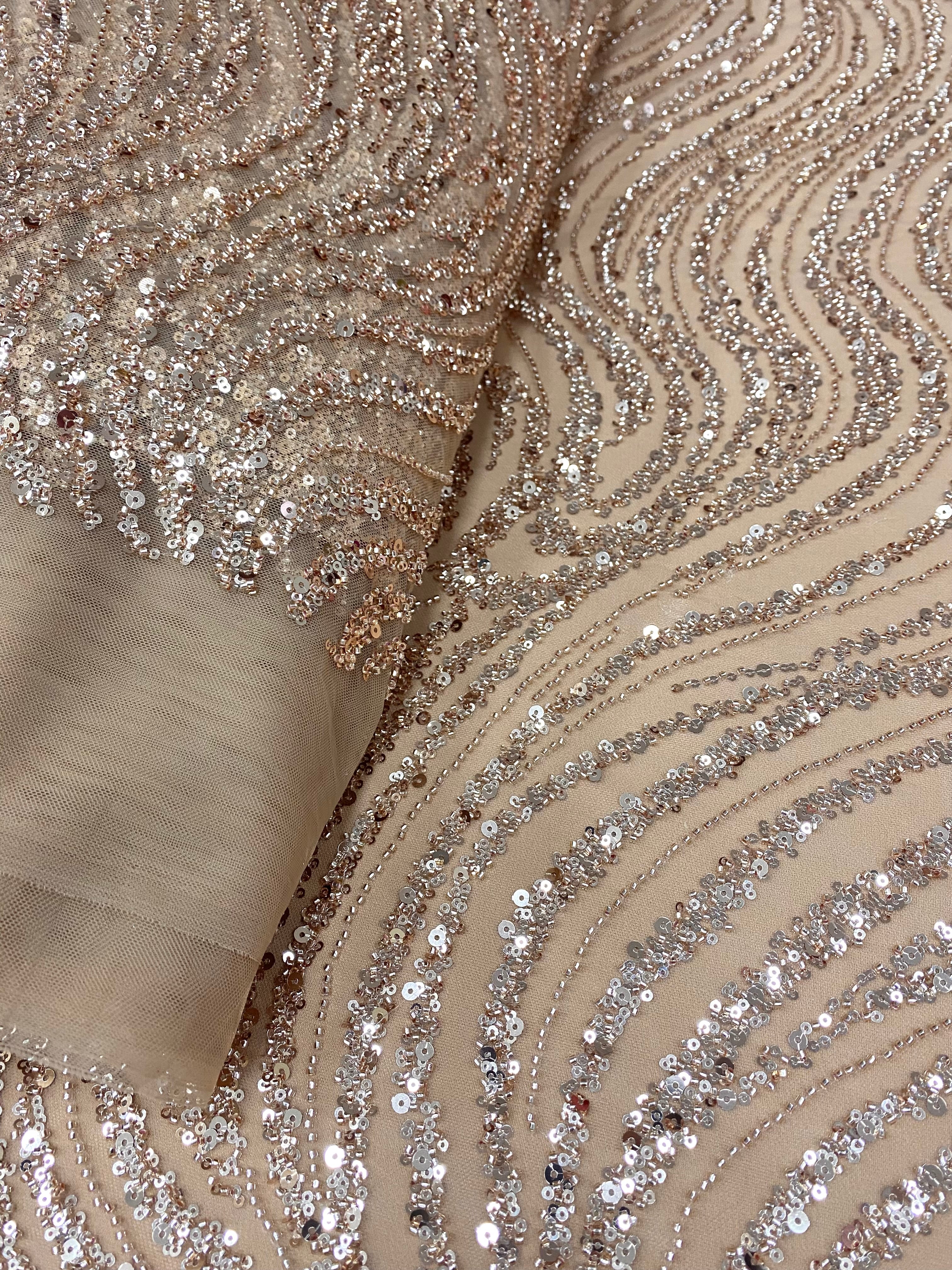 Dantela Couture Arany Rose lineáris mintával, gyöngyökkel és flitterekkel