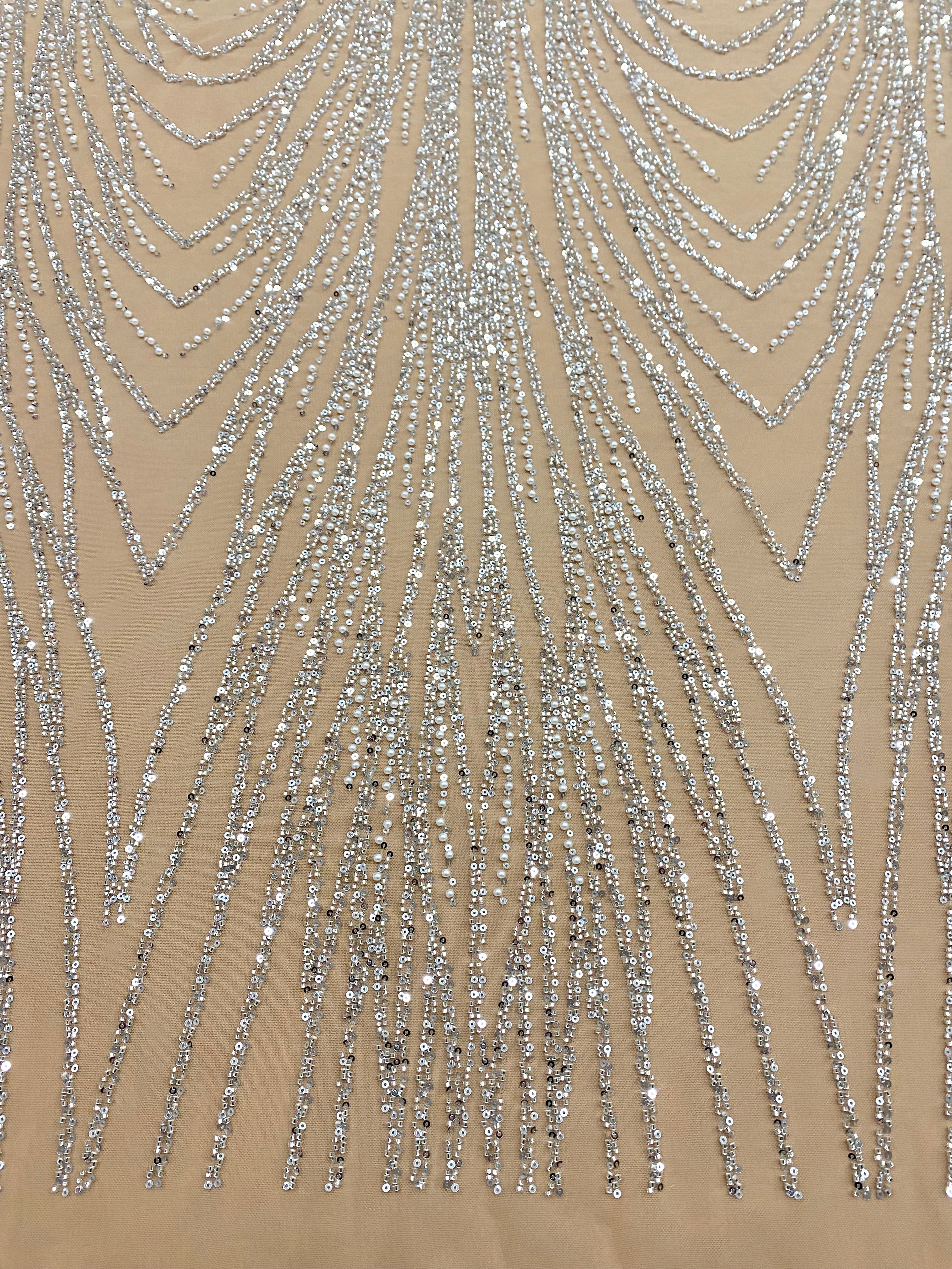 Dantela Couture Argintie pe Tulle Nude cu Model Liniar, cu Margele si Paiete