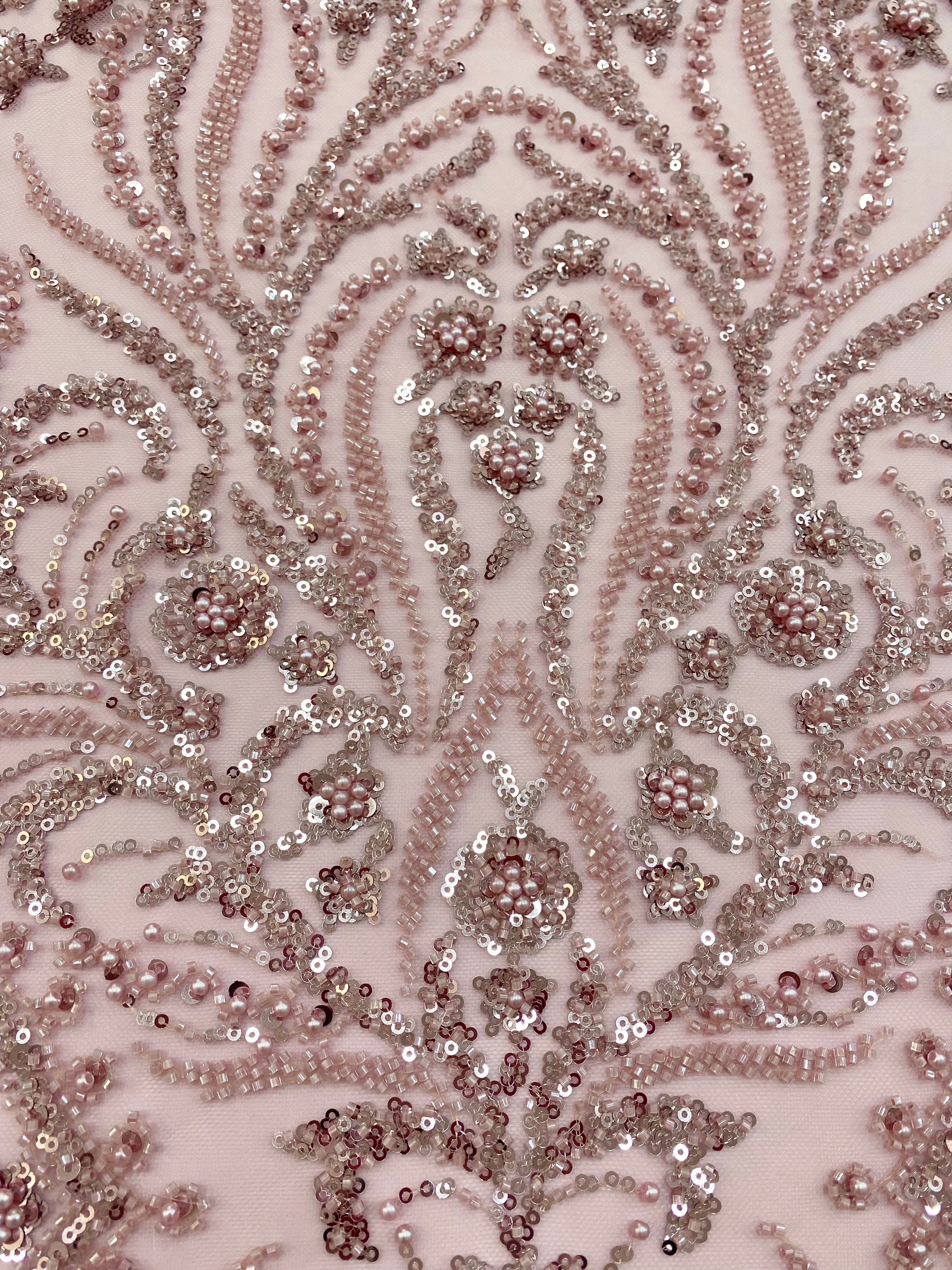 Dantela Couture Roz cu Model Floral Simetric, cu Perle, Margele si Paiete