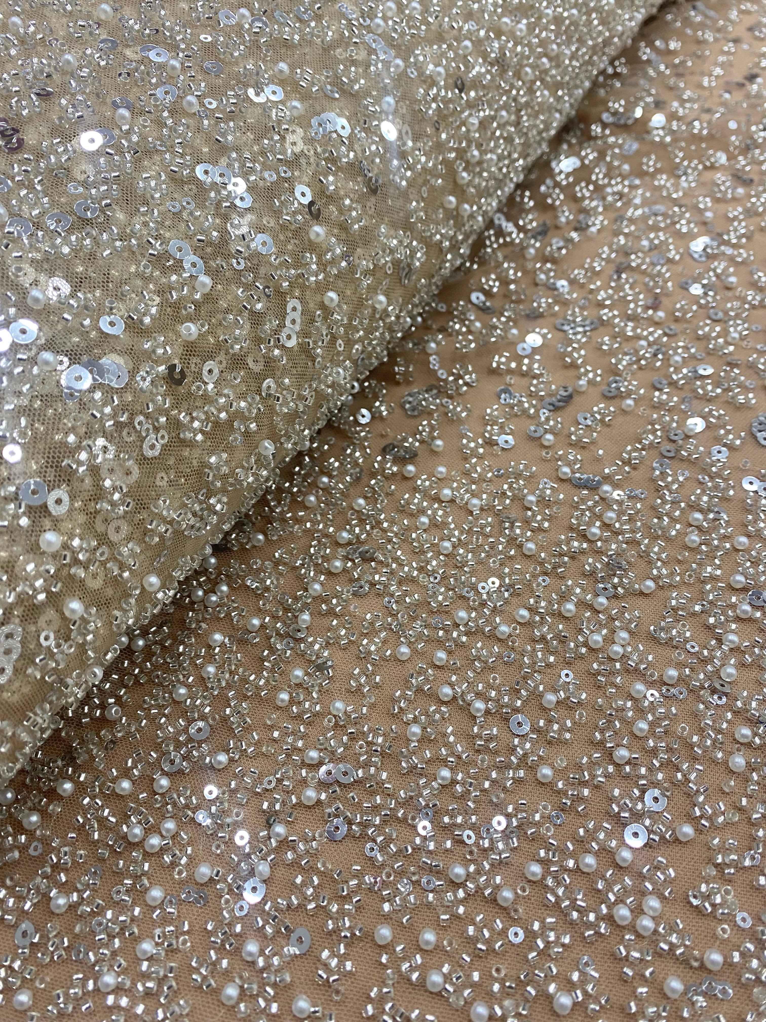 Dantela Couture Argintie pe Tulle Nude in Degrade, cu Perle, Margele si Paiete