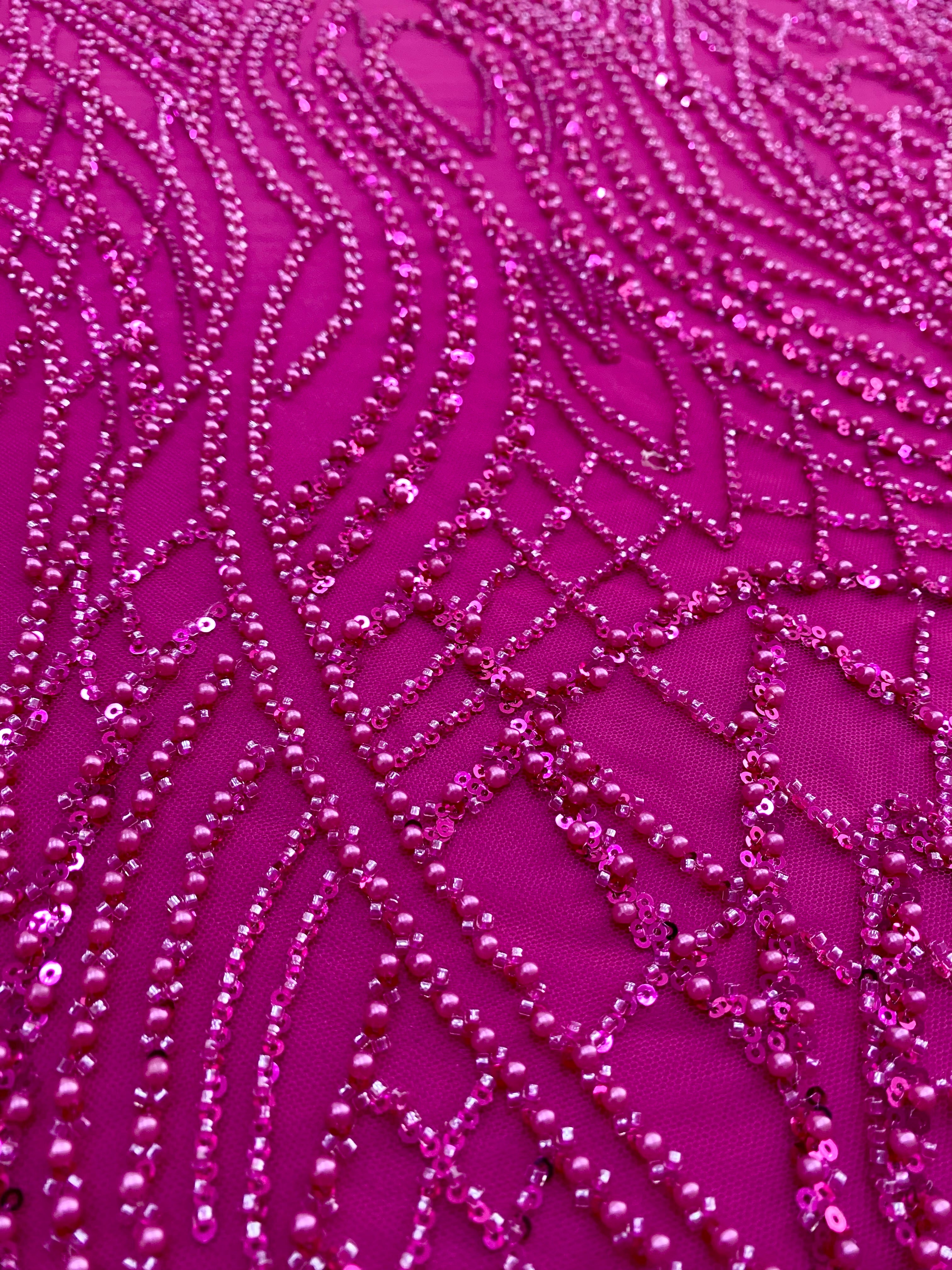 Dantela Couture Fucsia cu Perle, Margele si Paiete