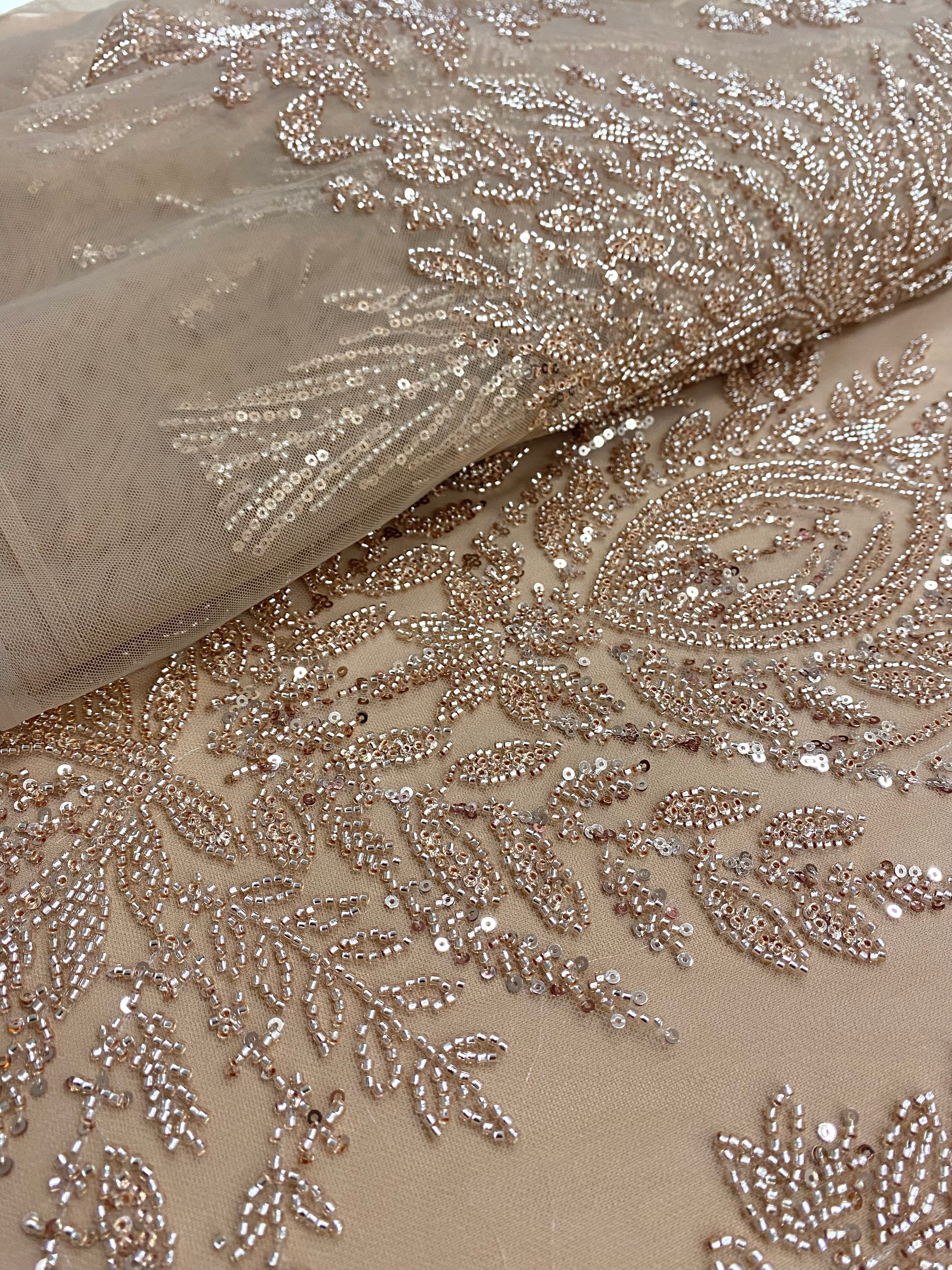 Dantela Couture Arany Rose Szimmetrikus Mintával, Gyöngyökkel és Flitterekkel