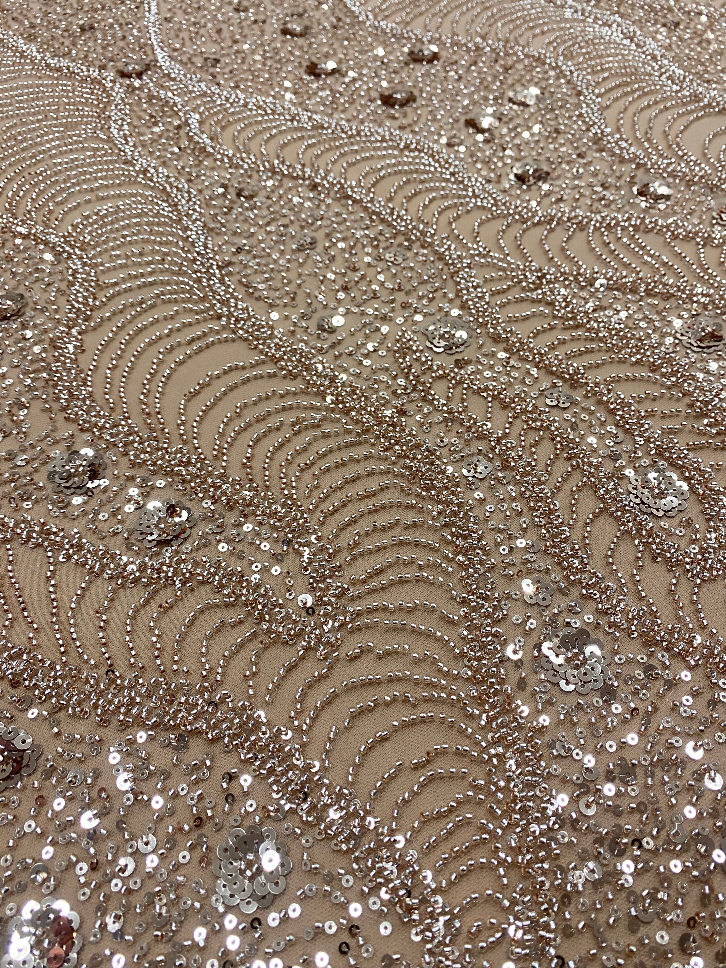 Dantela Couture Arany Rose geometriai mintával és virágokkal, gyöngyökkel és flitterekkel