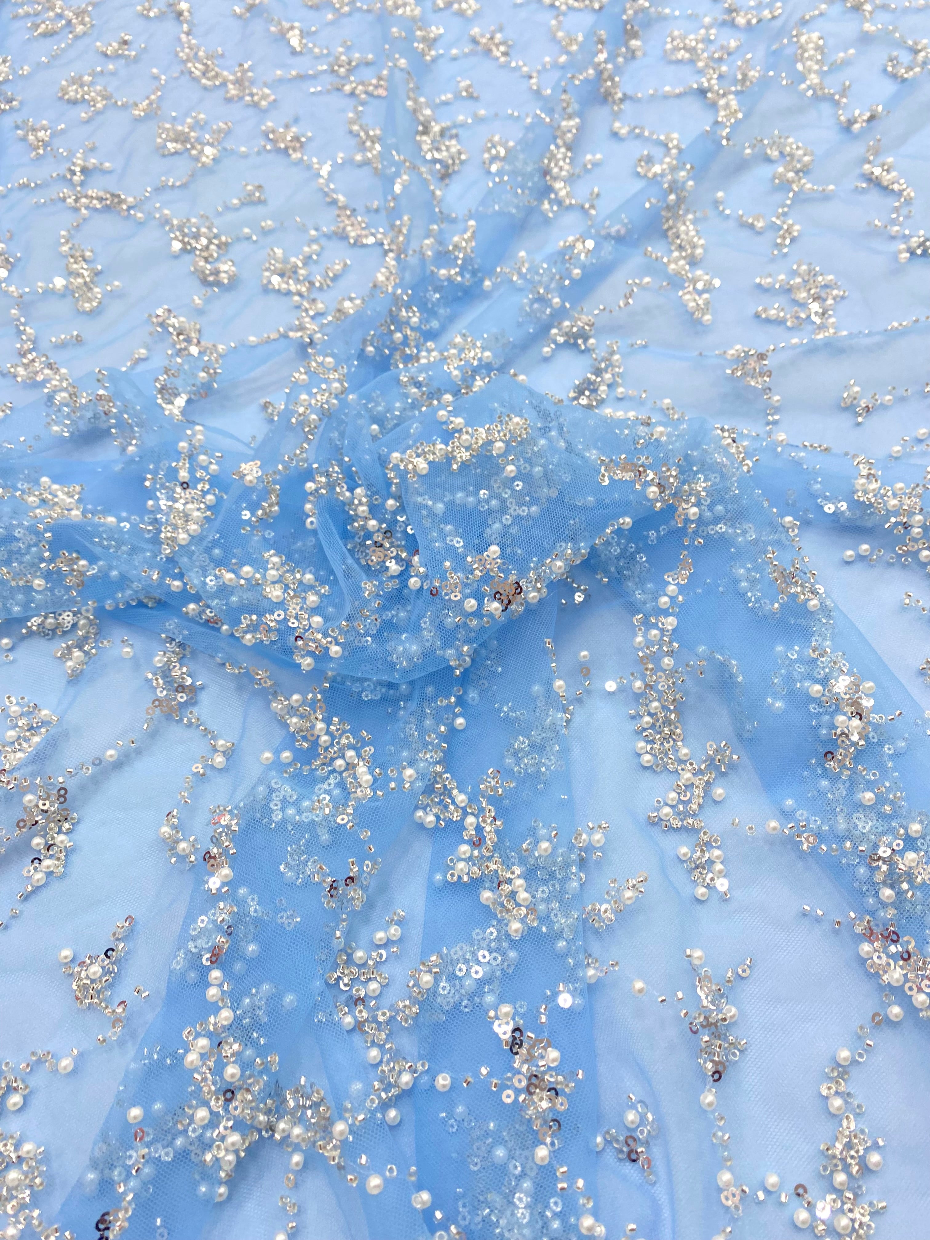 Dantela Couture Argintie pe Tulle Bleu cu Perle, Margele si Paiete