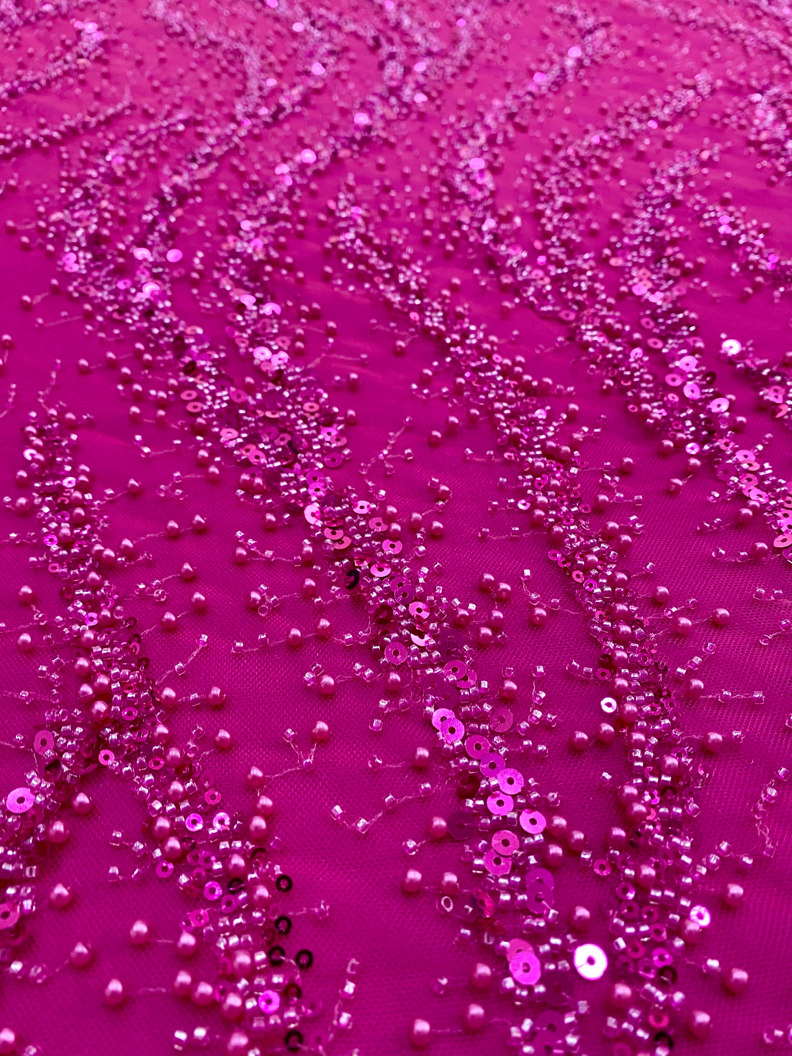 Dantela Couture Fucsia cu Perle, Margele si Paiete