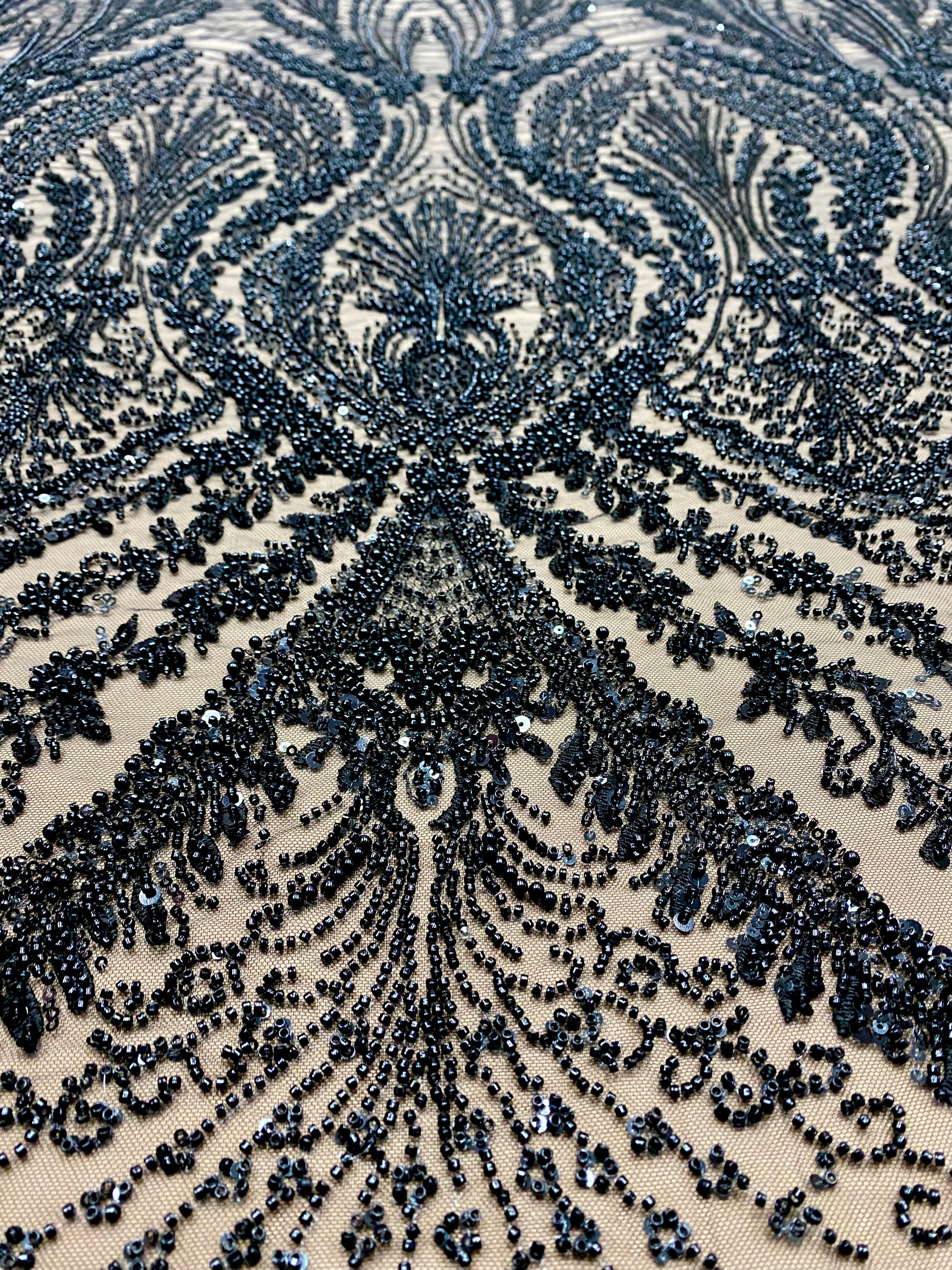 Dantela Couture Neagra cu Model Geometric, cu Perle, Margele si Paiete