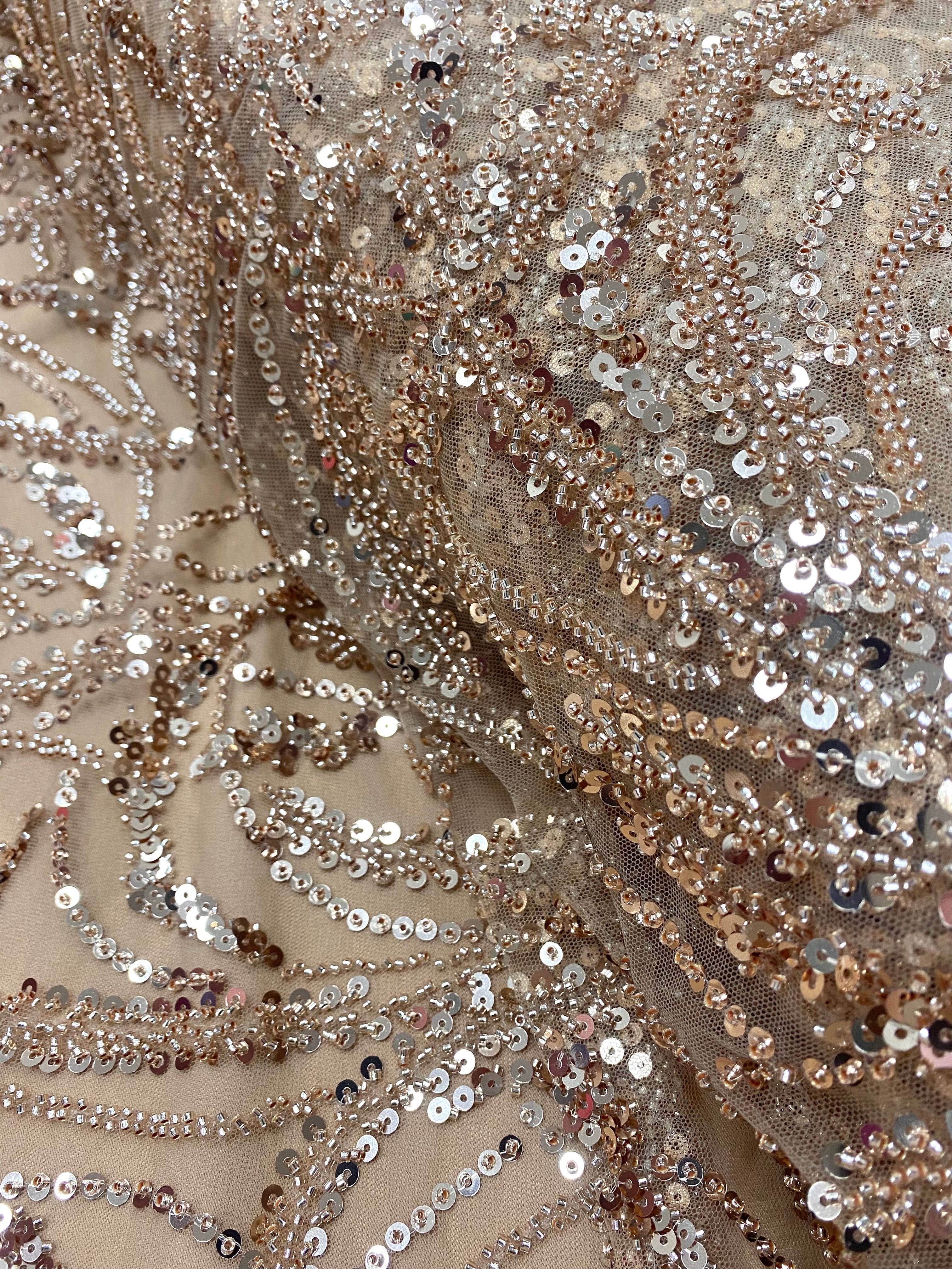 Dantela Couture Auriu Rose cu Model Geometric, Margele si Paiete
