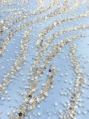 Dantela Couture Argintie pe Tulle Bleu cu Perle, Margele si Paiete