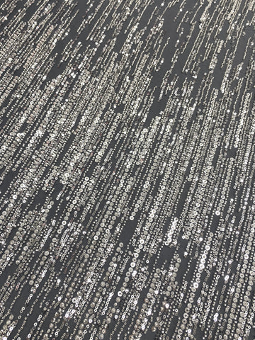 Dantela Couture Argintie pe Tulle Gri Antracit cu Model Liniar, cu Margele si Paiete