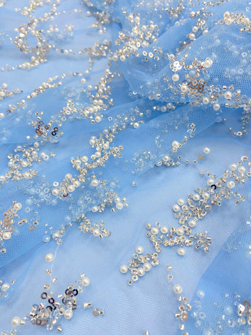 Dantela Couture Argintie pe Tulle Bleu cu Perle, Margele si Paiete
