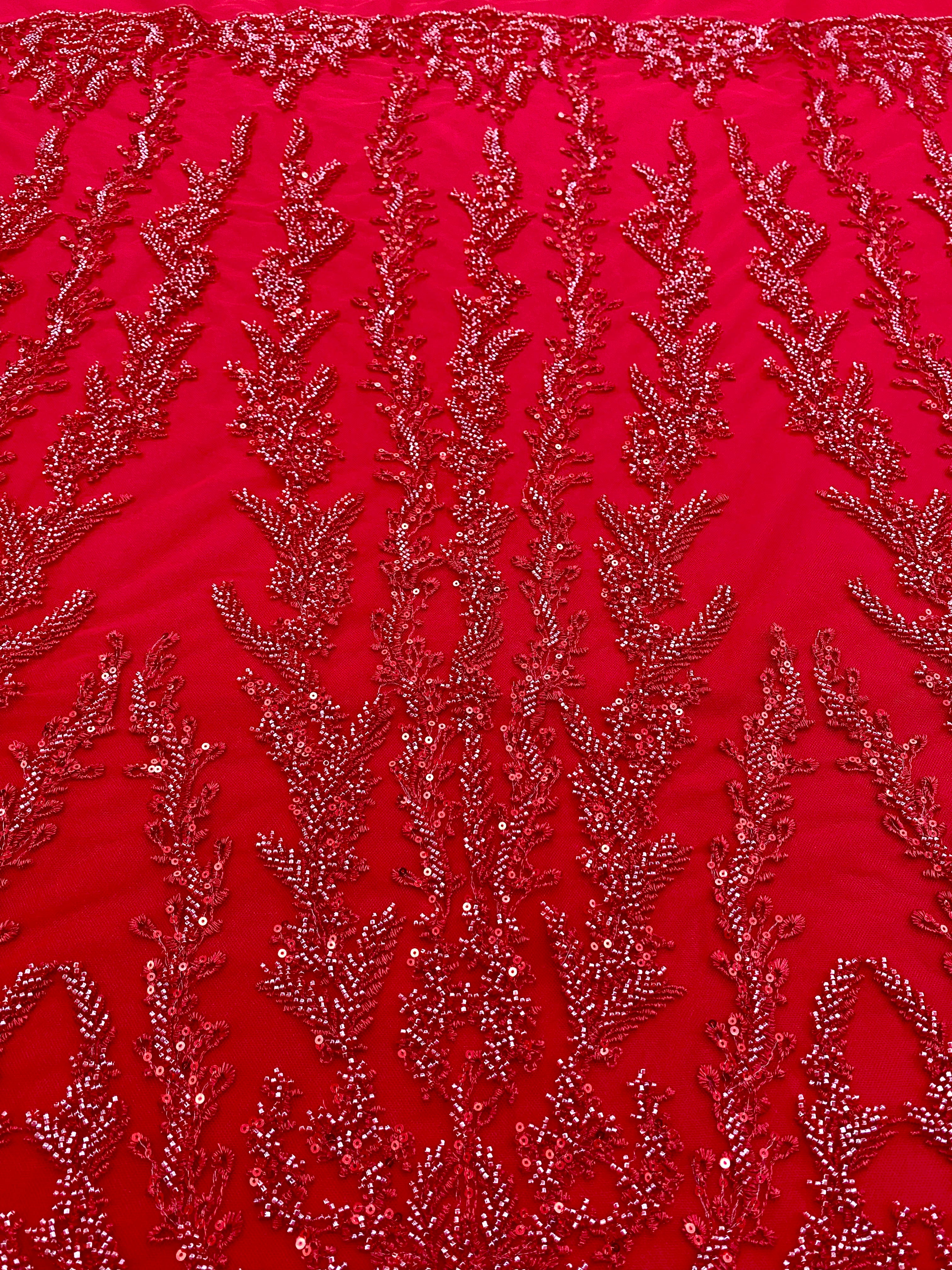 Piros Couture csipke geometriai mintával, gyöngyökkel, gyöngyöcskékkel és flitterekkel