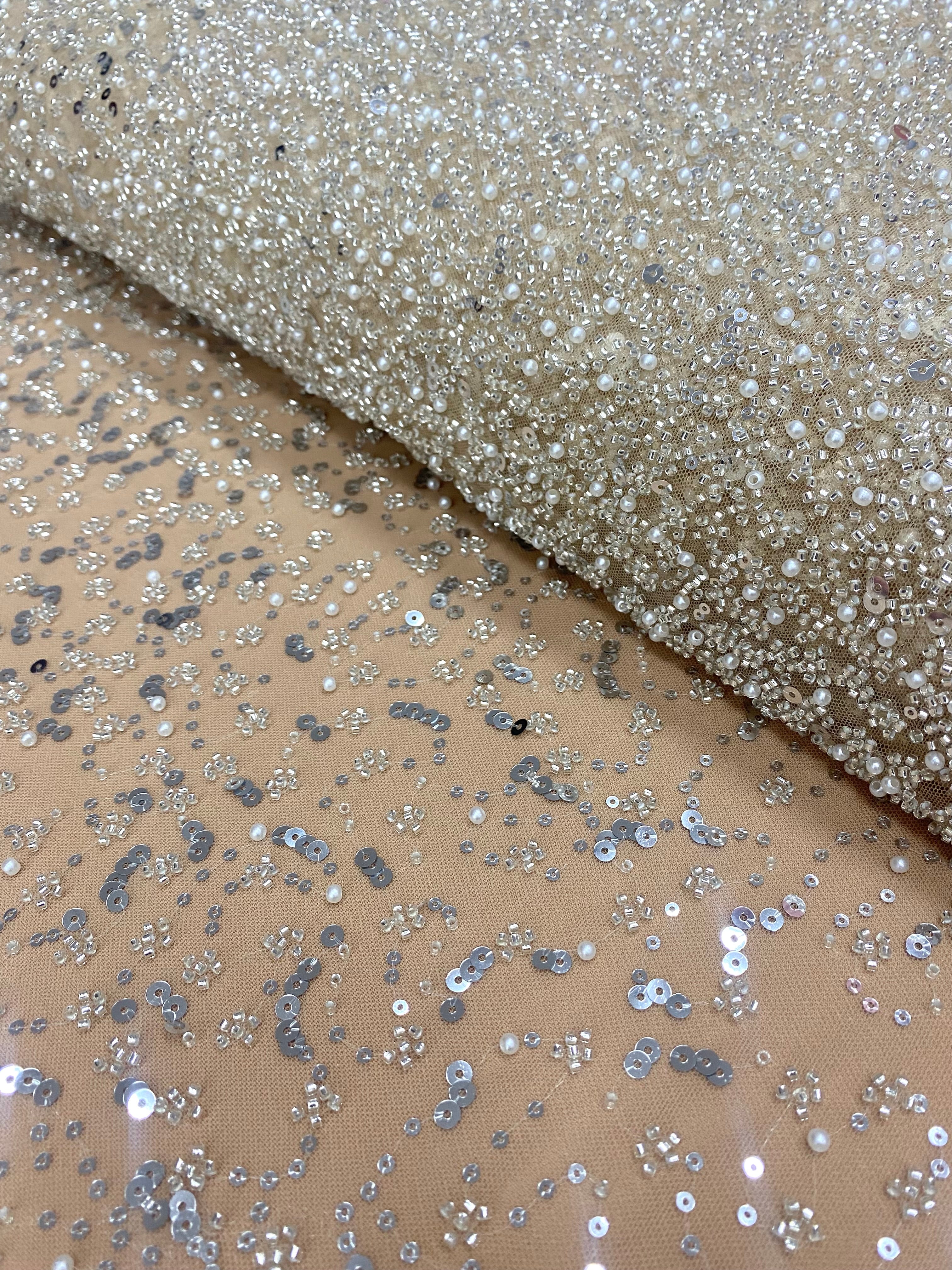 Dantela Couture Argintie pe Tulle Nude in Degrade, cu Perle, Margele si Paiete