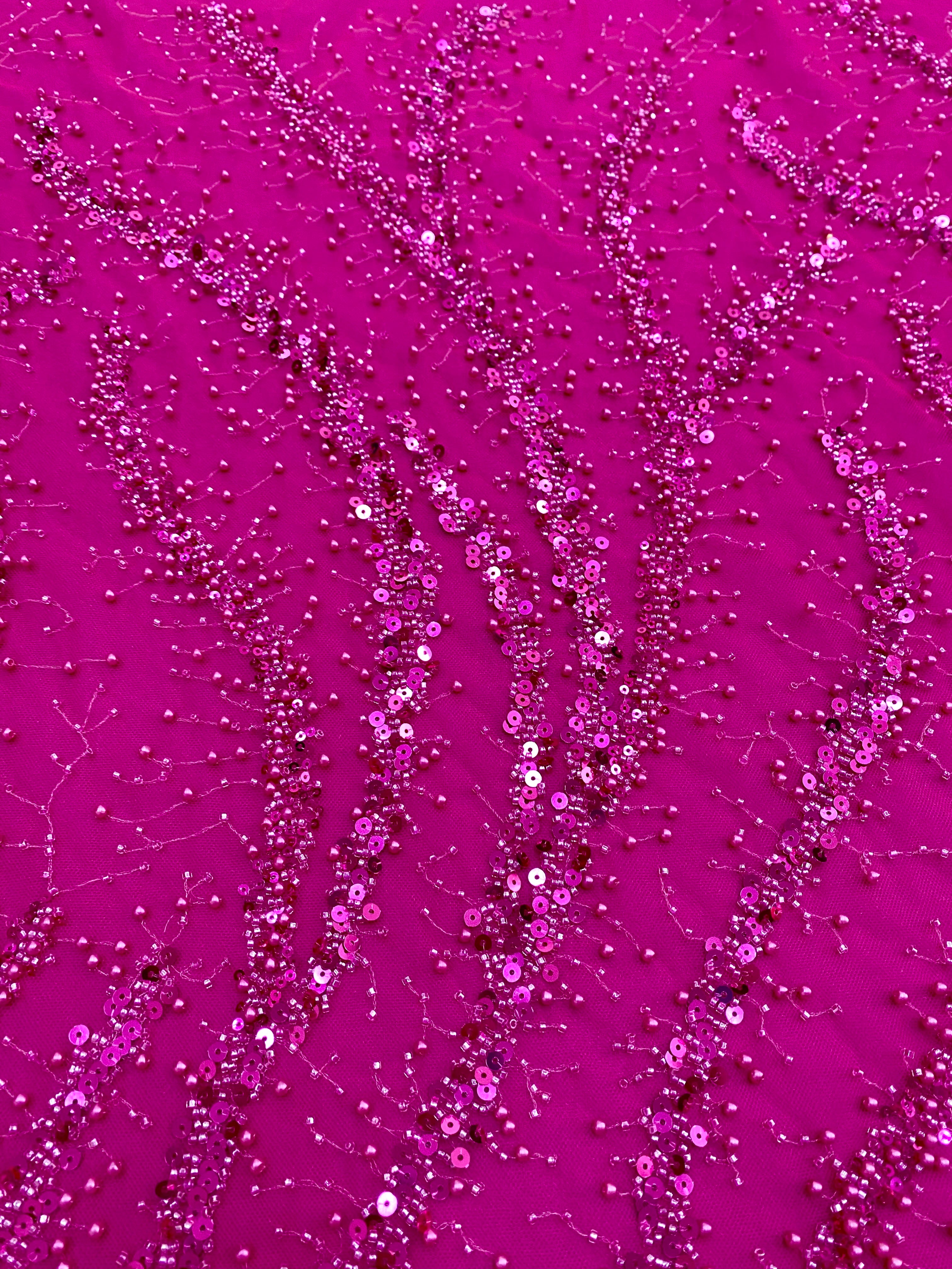 Dantela Couture Fucsia cu Perle, Margele si Paiete