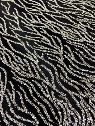 Dantela Couture Argintie pe Tulle Negru cu Siraguri, cu Margele si Paiete