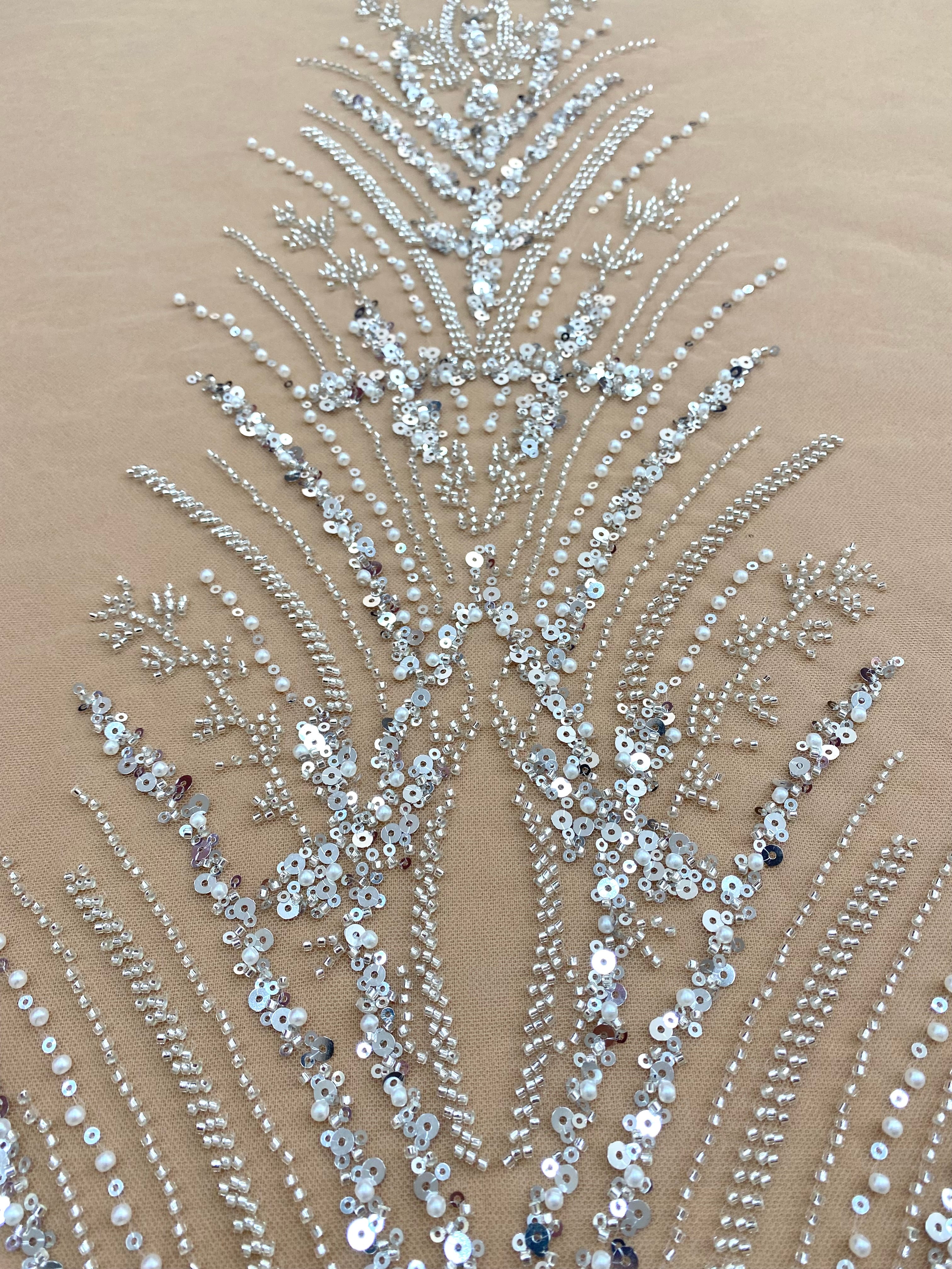 Dantela Couture Argintie cu Tulle Nude cu Panou, cu Perle, Margele si Paiete