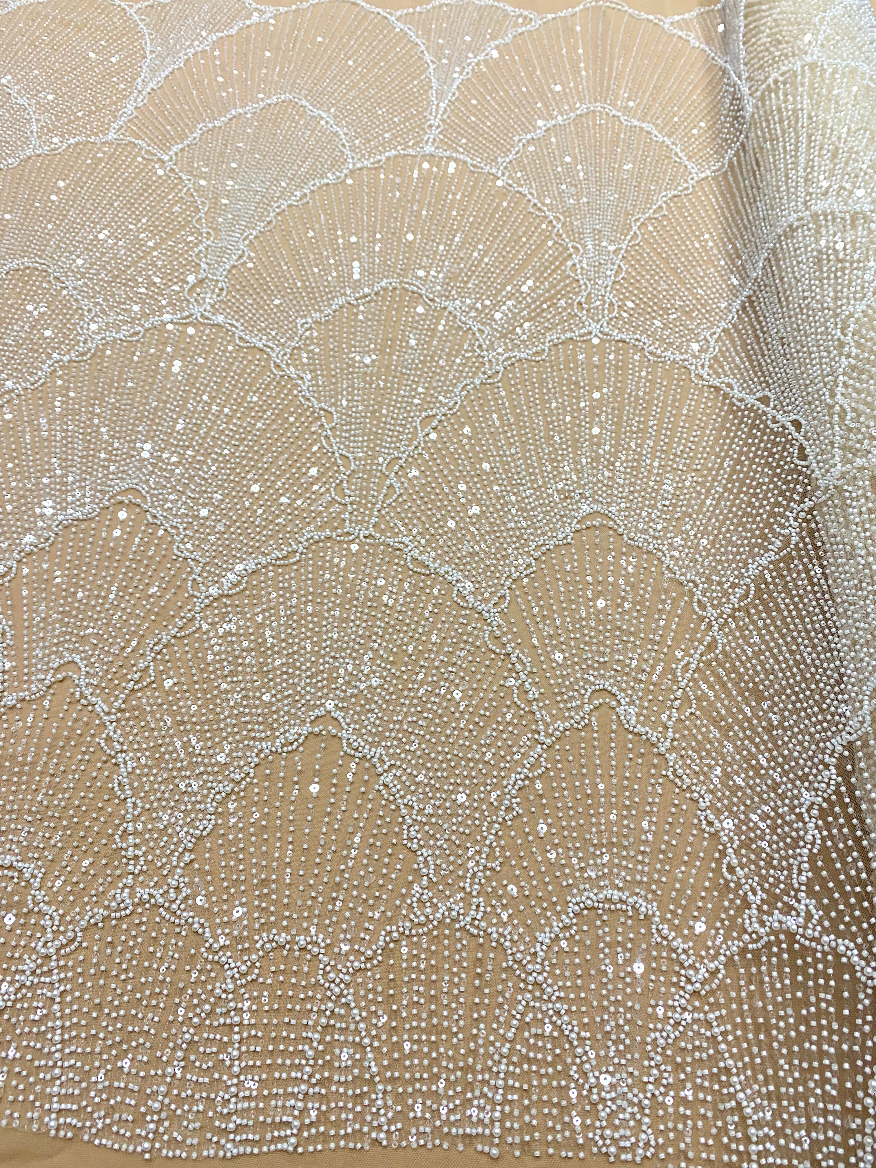Dantela Couture Ivory cu Tulle Nude cu Model Geometric, cu Perle, Margele si Paiete