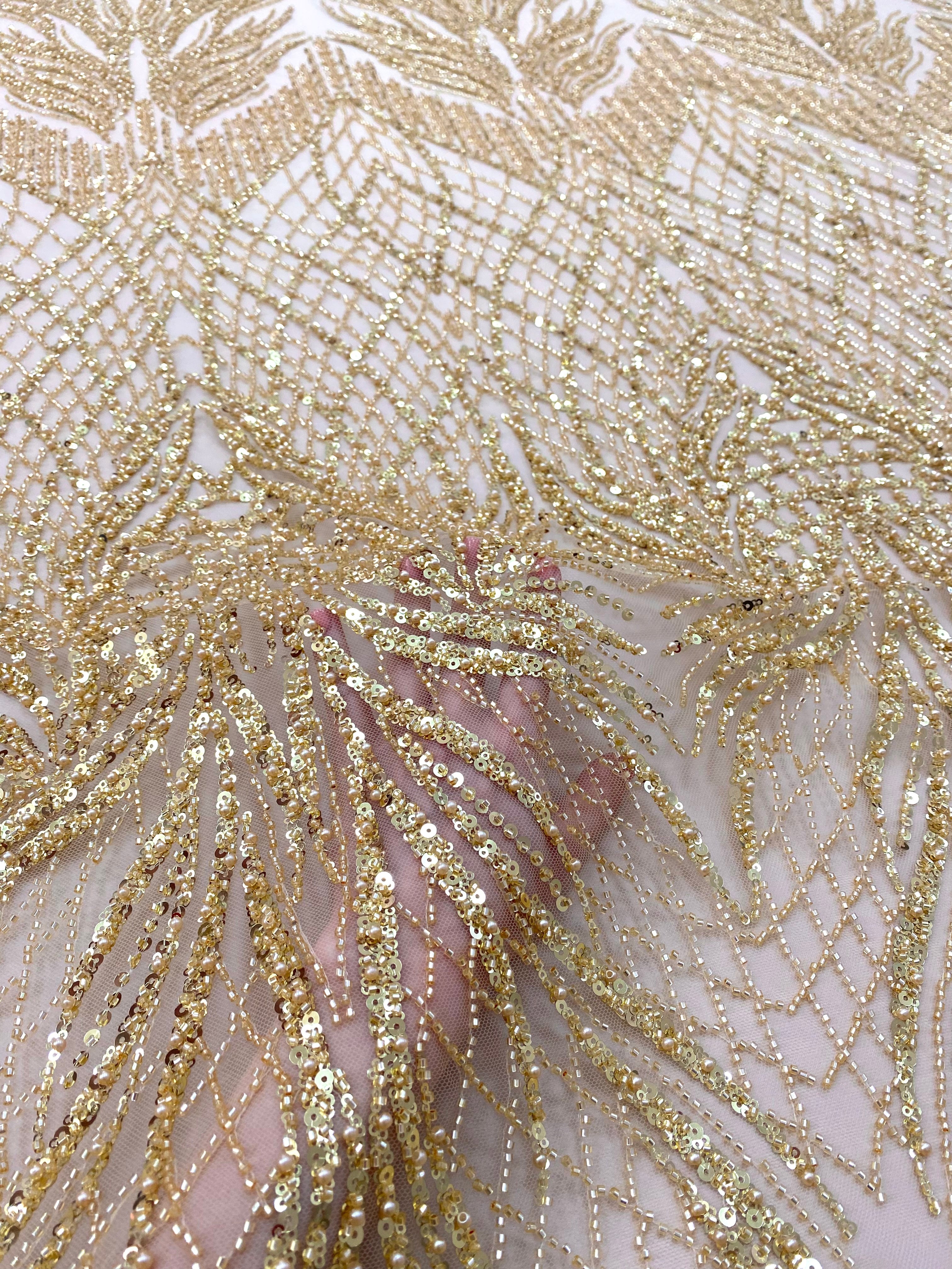 Dantela Couture Aurie cu Model Simetric, cu Perle, Margele si Paiete
