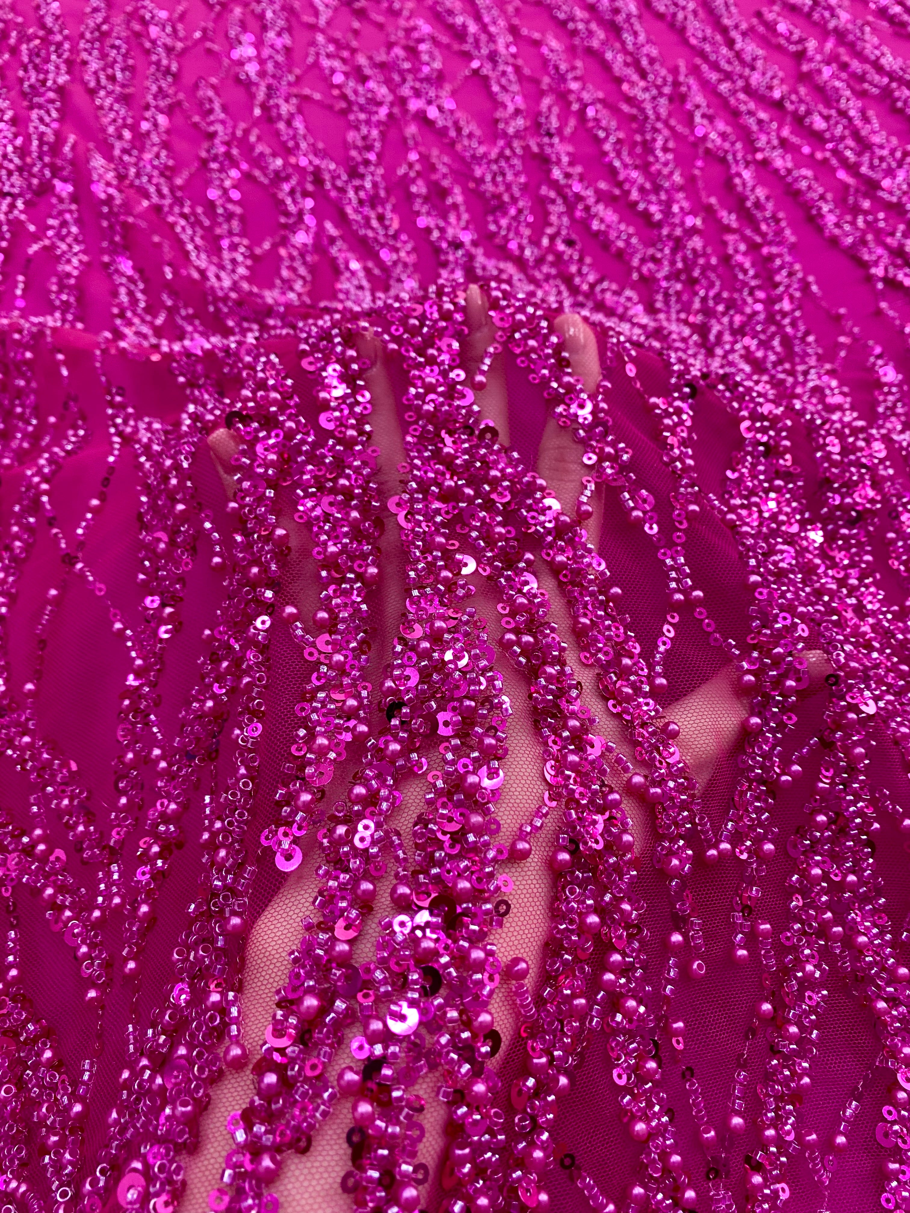 Dantela Couture Fucsia cu Siraguri cu Perle, Margele si Paiete