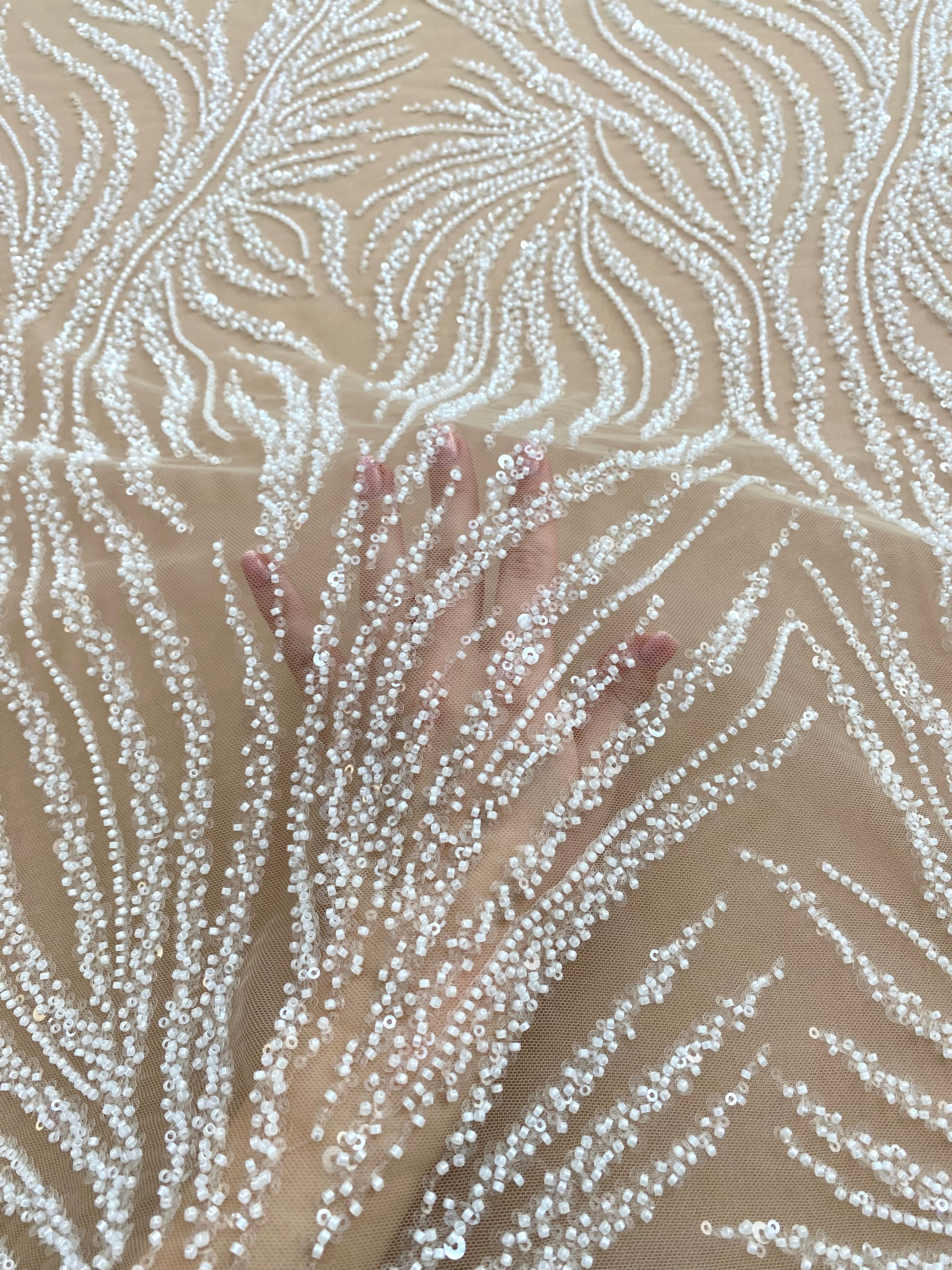 Dantela Couture Ivory cu Tulle Nude cu Siraguri, cu Margele si Paiete