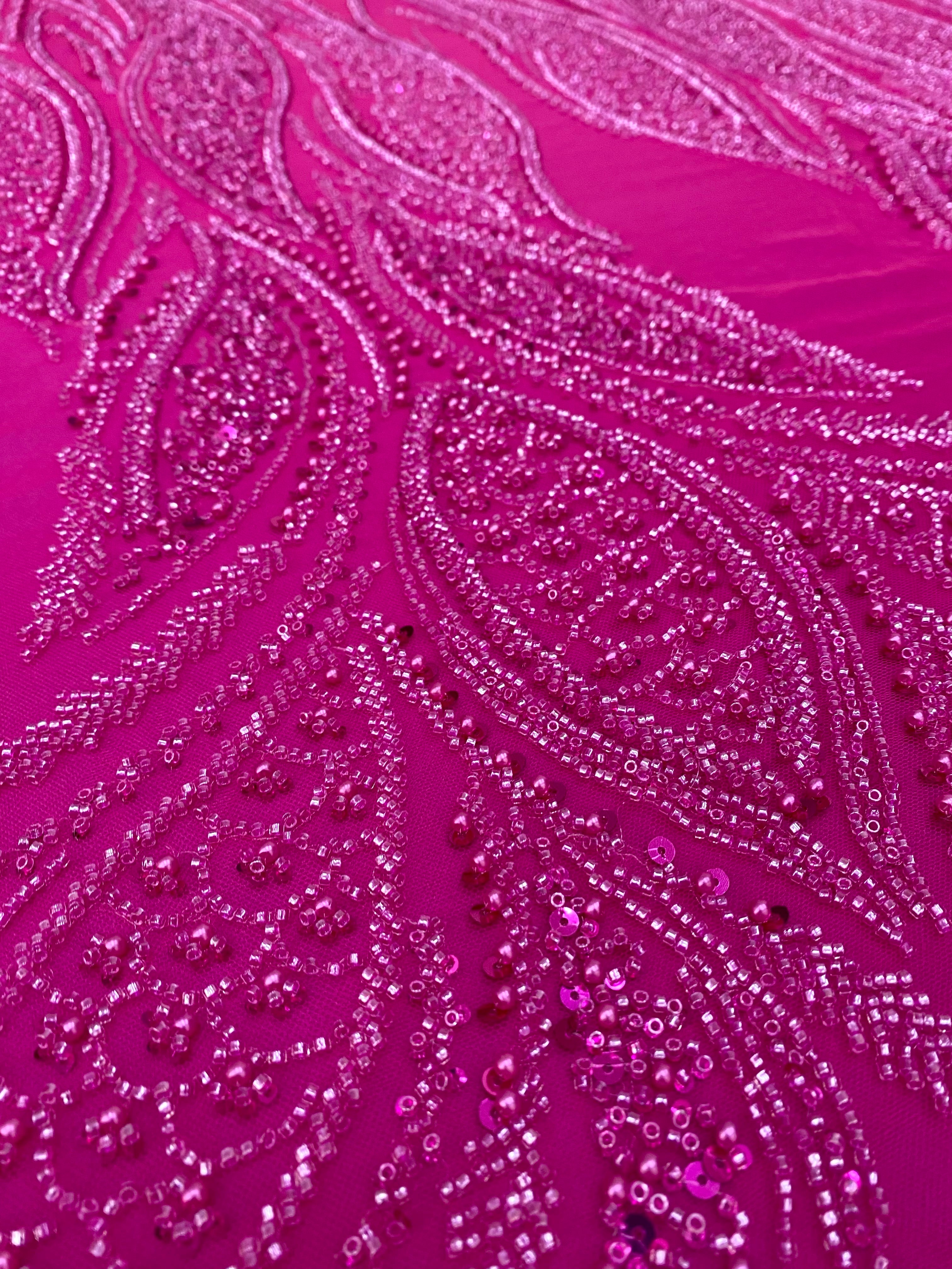 Dantela Couture Fucsia cu Panou, cu Perle, Margele si Paiete