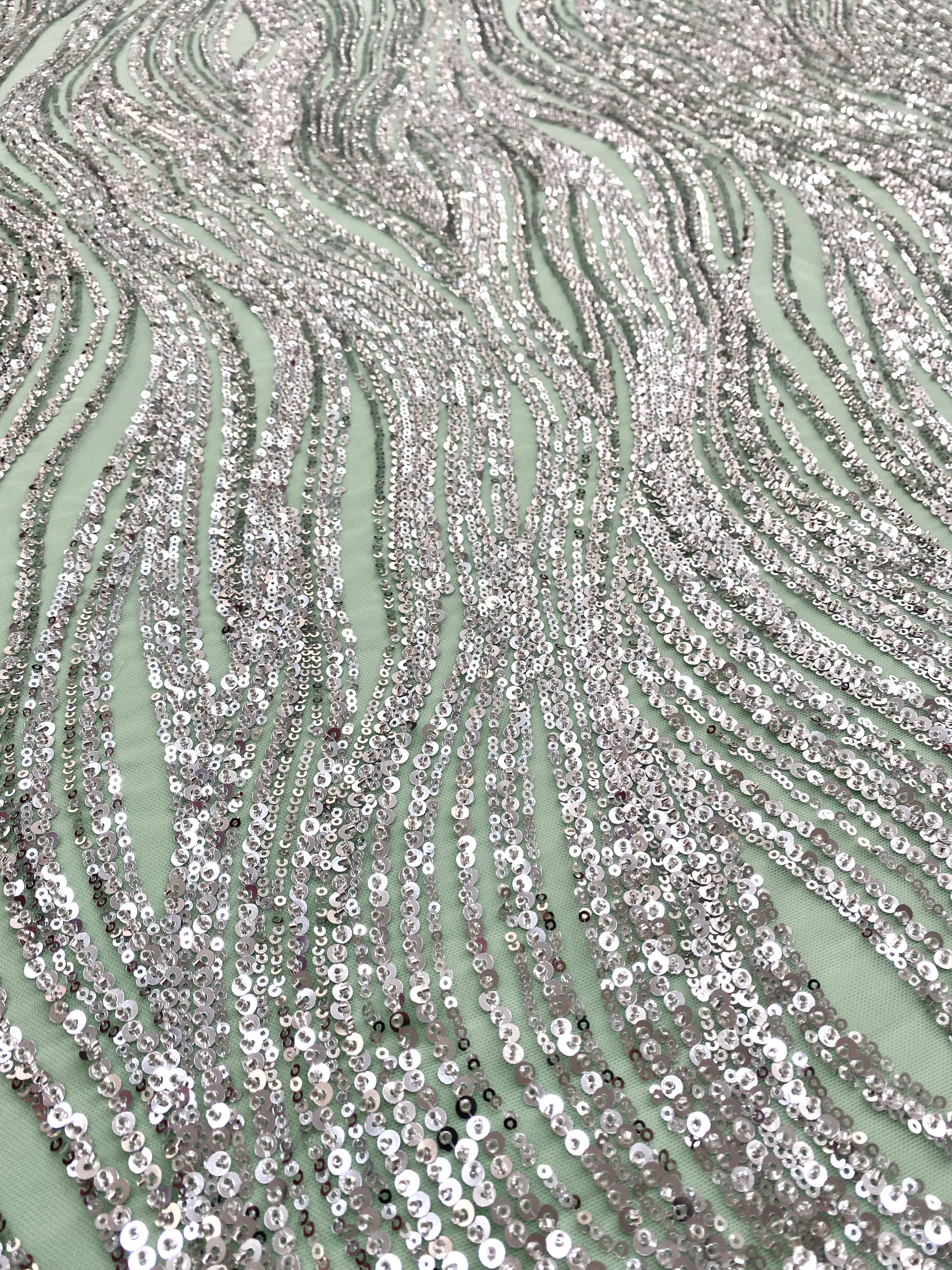 Dantela Couture Argintie pe Tulle Verde Menta cu Model Liniar, cu Margele si Paiete