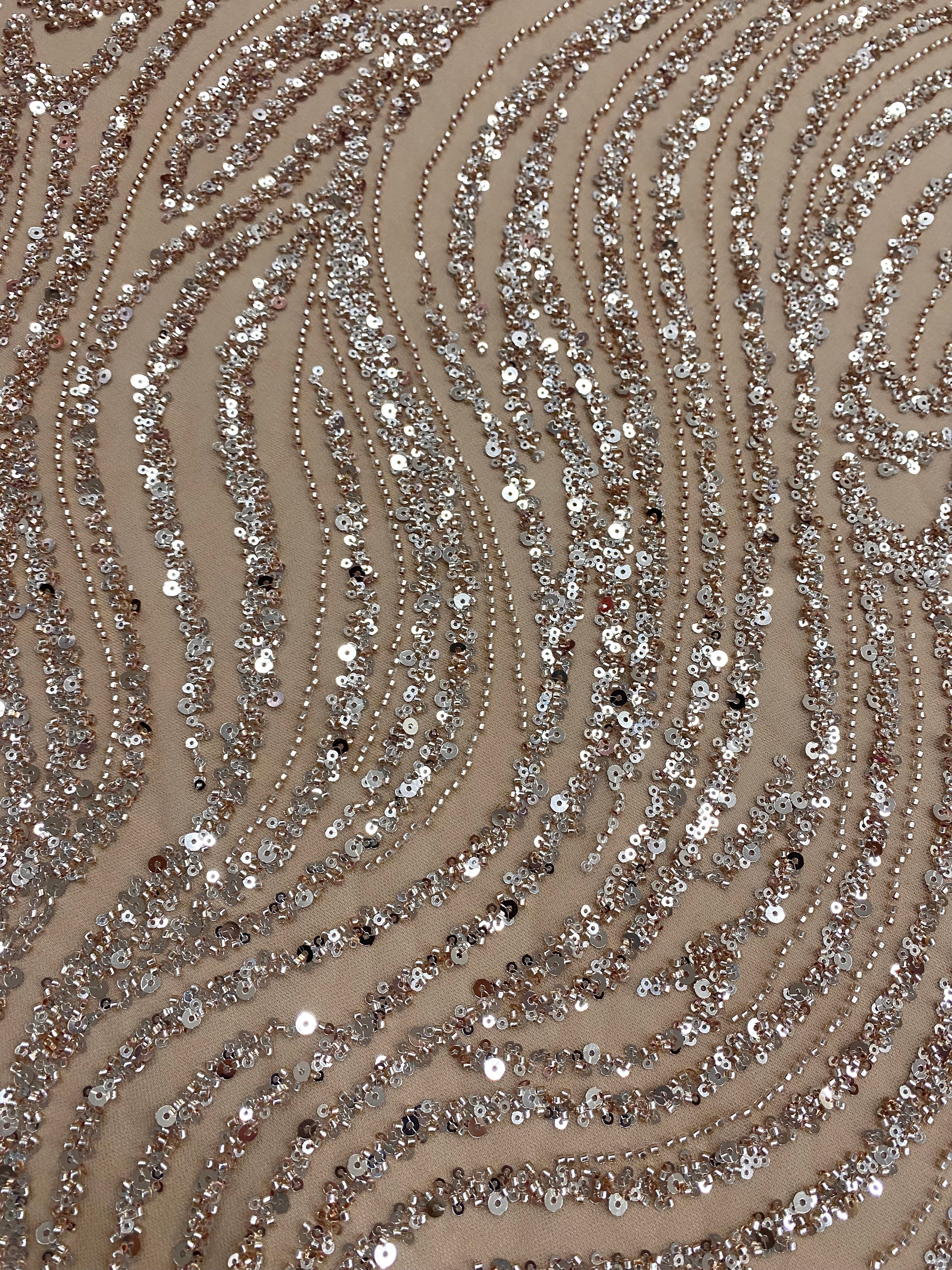 Dantela Couture Arany Rose lineáris mintával, gyöngyökkel és flitterekkel