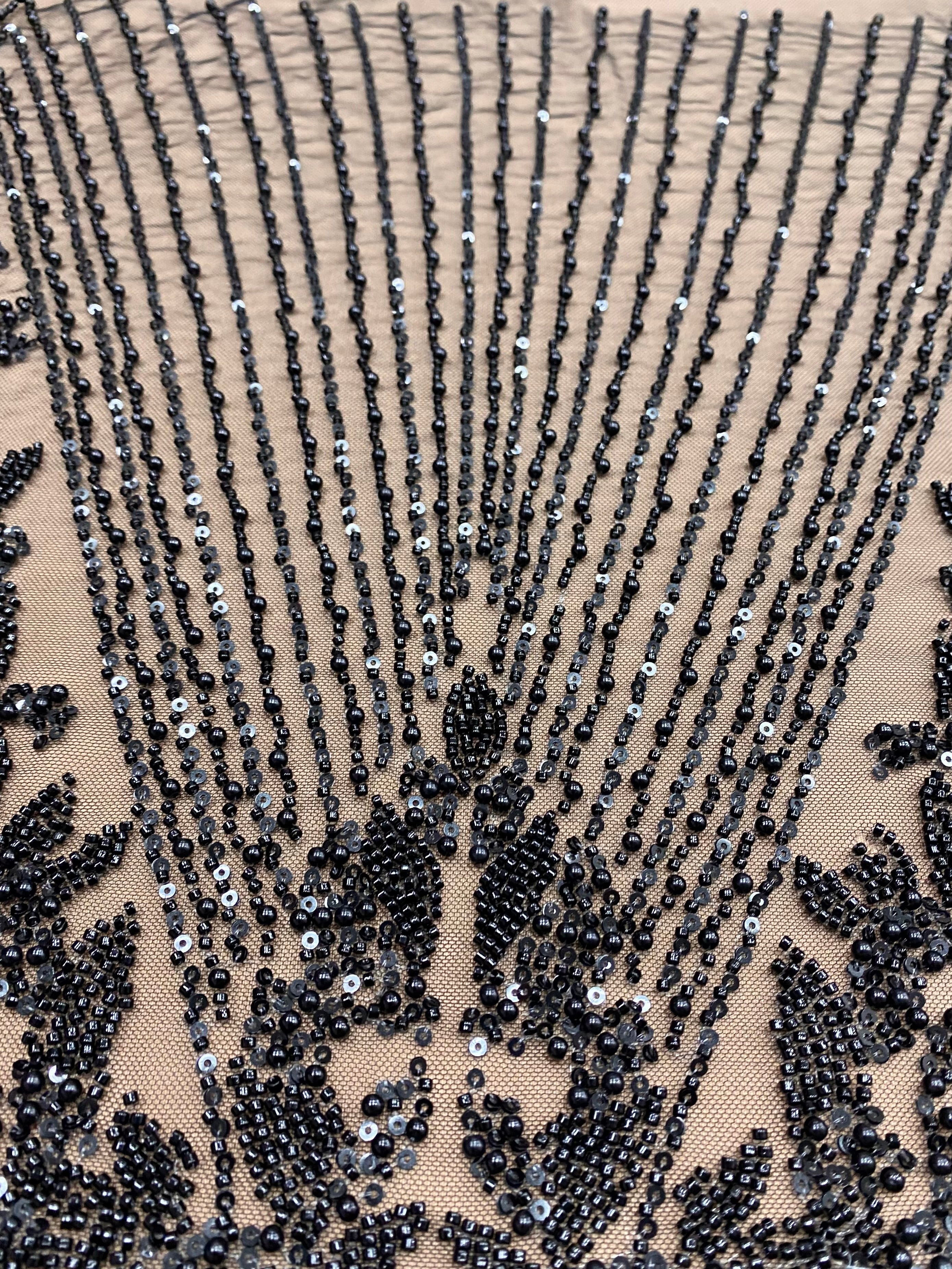 Dantela Couture Neagra cu Model Geometric, cu Perle, Margele si Paiete