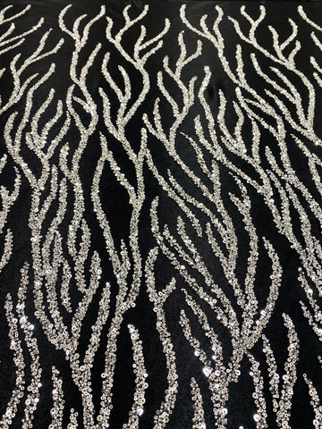 Dantela Couture Argintie pe Tulle Negru cu Siraguri, cu Margele si Paiete