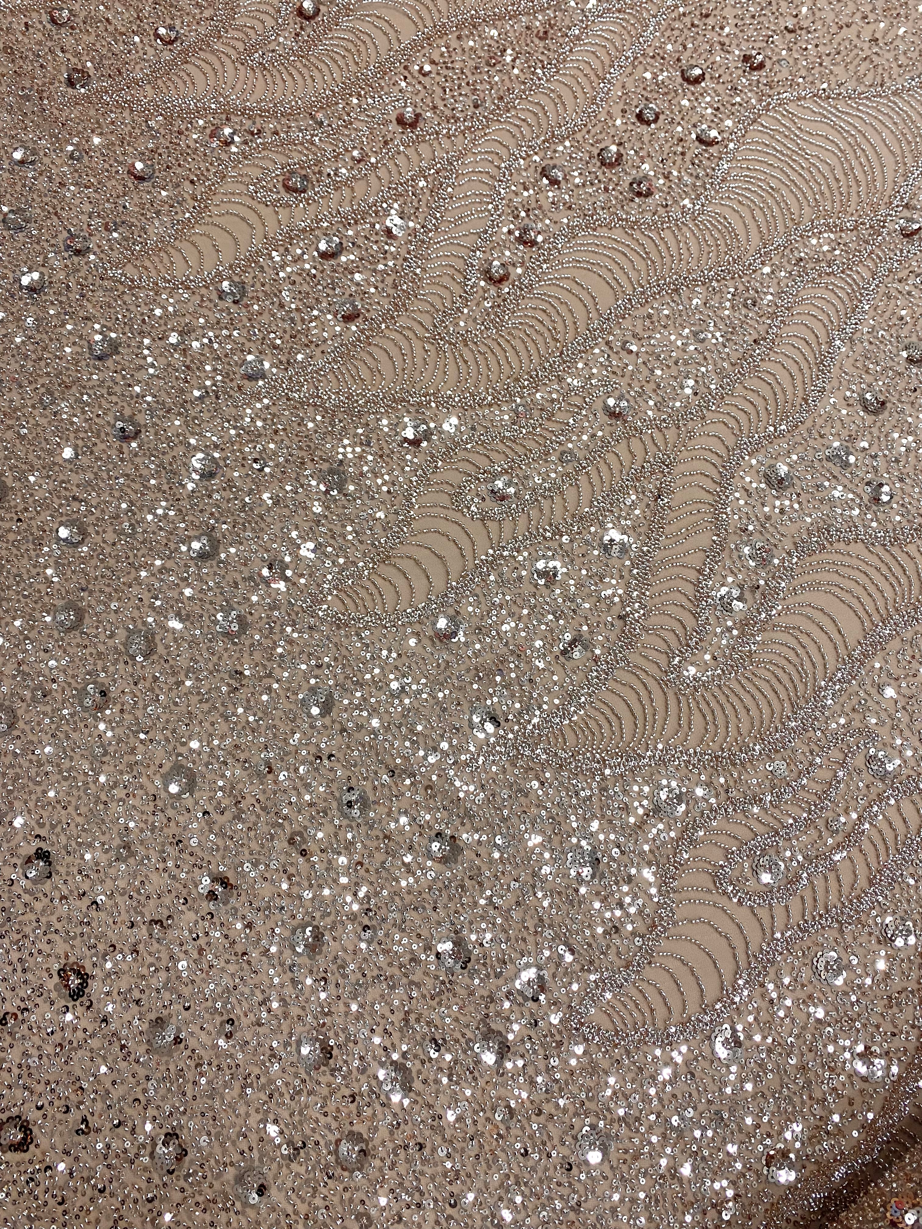 Dantela Couture Arany Rose geometriai mintával és virágokkal, gyöngyökkel és flitterekkel