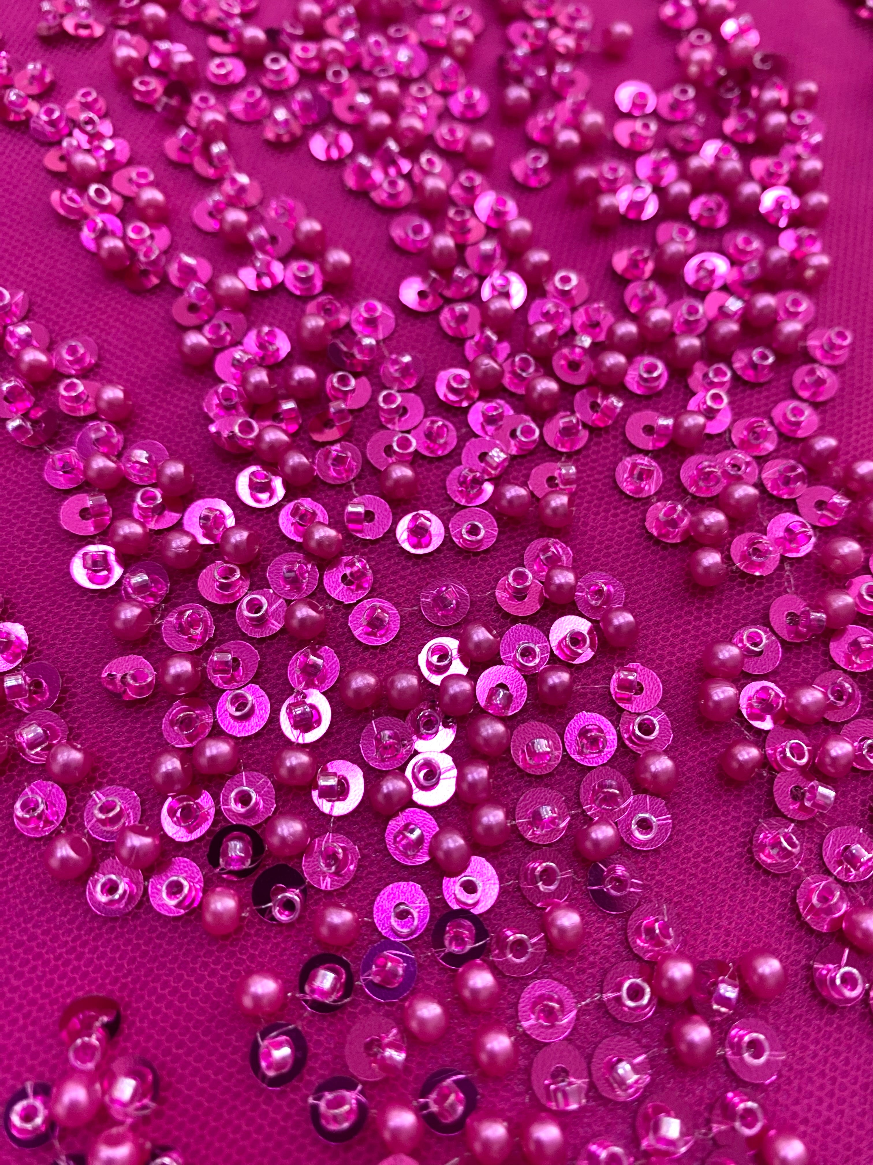 Dantela Couture Fucsia cu Perle, Margele si Paiete