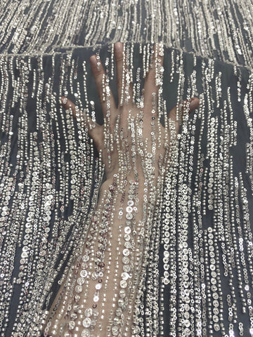 Dantela Couture Argintie pe Tulle Gri Antracit cu Model Liniar, cu Margele si Paiete