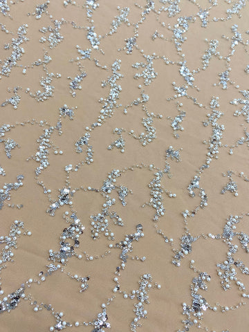 Dantela Couture Argintie pe Tulle Nude, cu Perle, Margele si Paiete