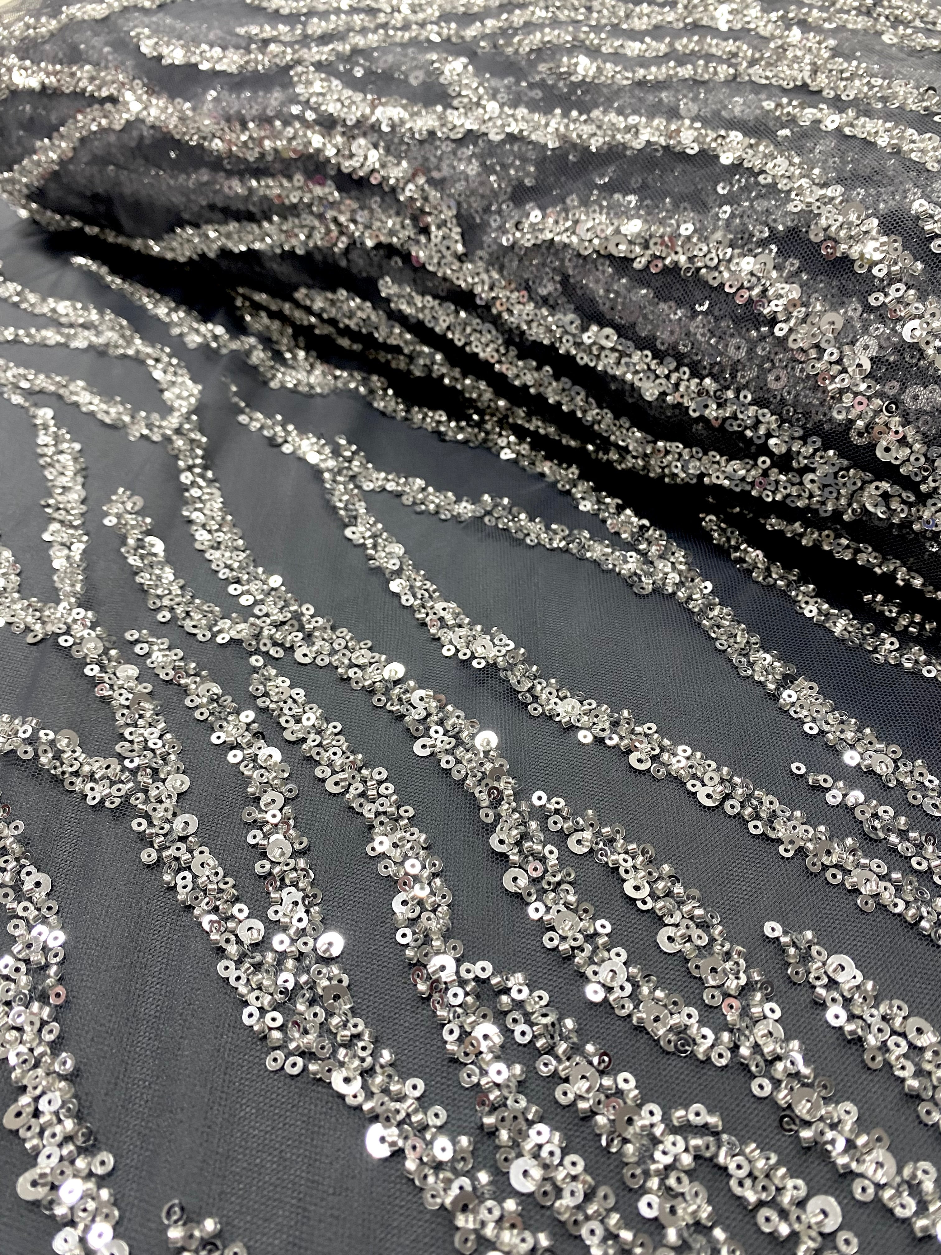 Dantela Couture Argintie pe Tulle Antracit cu Siraguri, cu Margele si Paiete