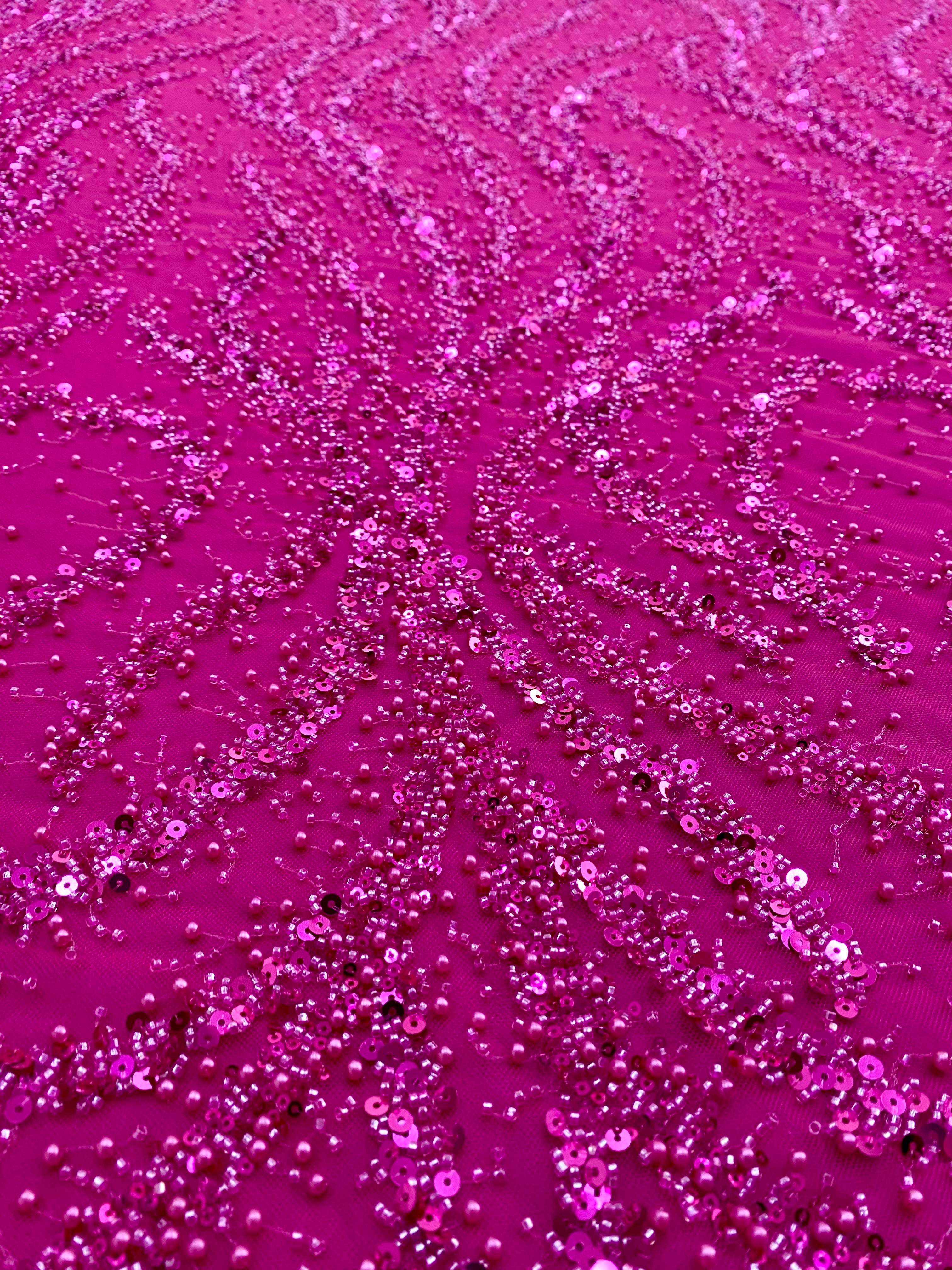 Dantela Couture Fucsia cu Perle, Margele si Paiete