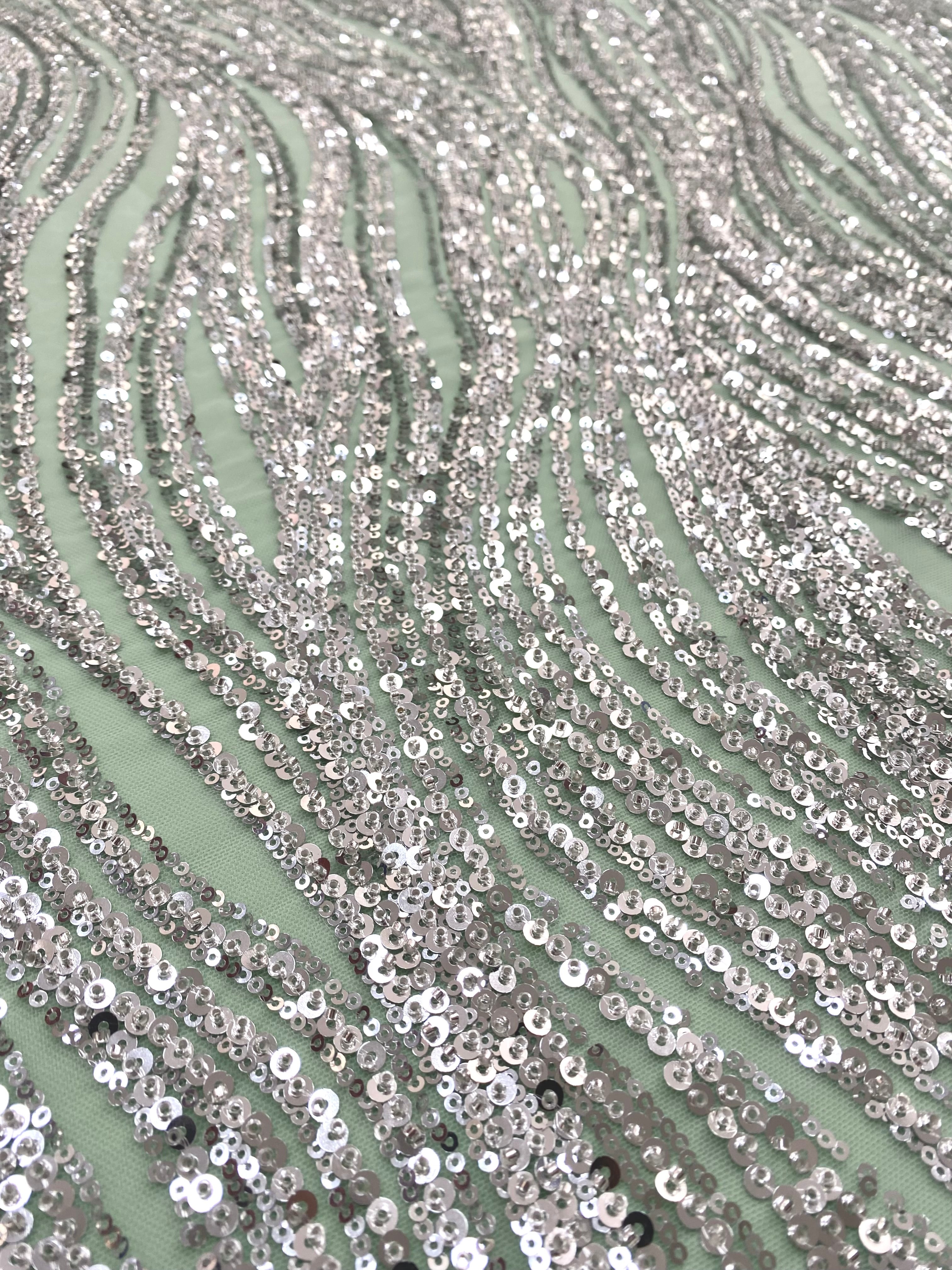 Dantela Couture Argintie pe Tulle Verde Menta cu Model Liniar, cu Margele si Paiete