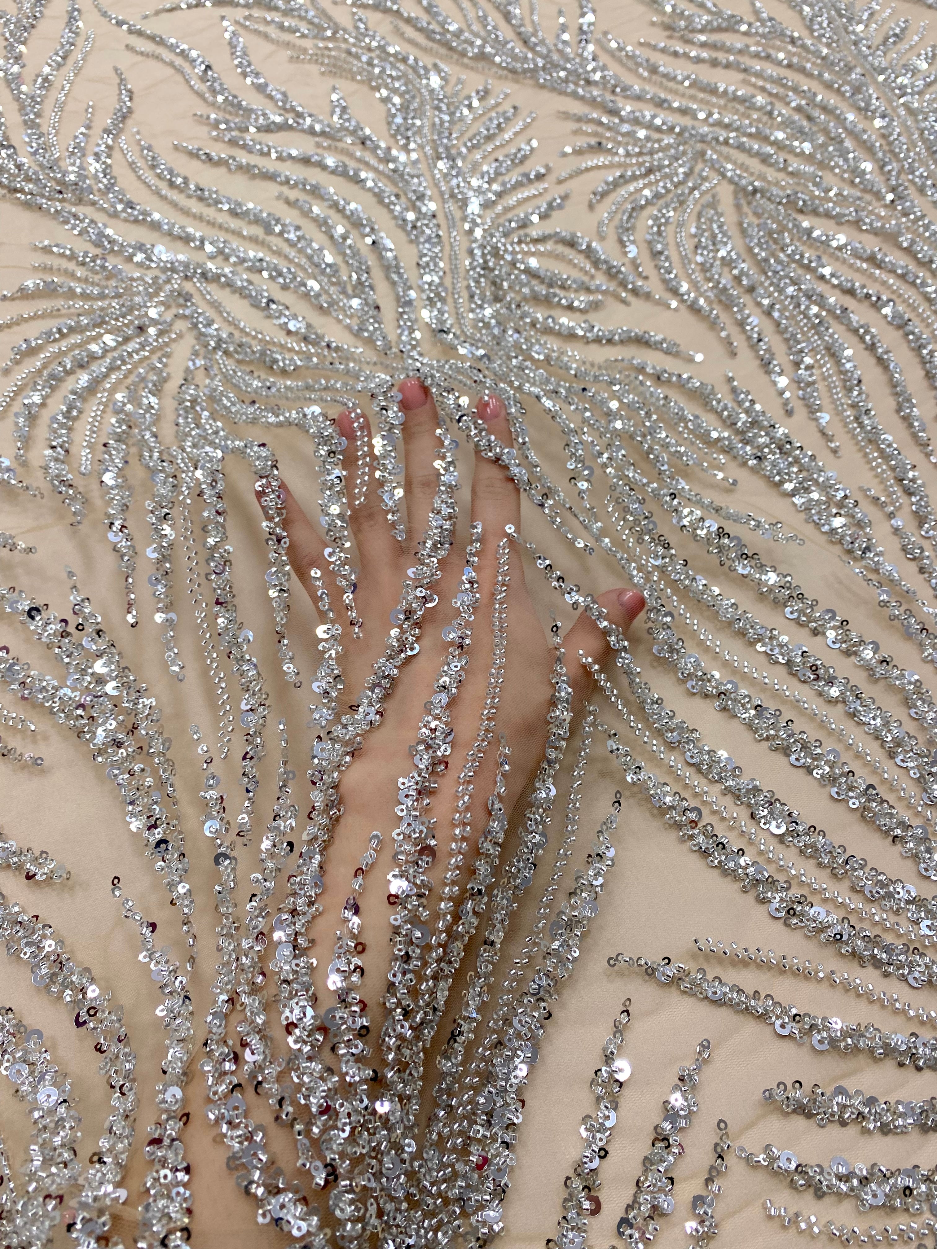 Dantela Couture Argintie cu Tulle Nude cu Model Liniar, Margele si Paiete