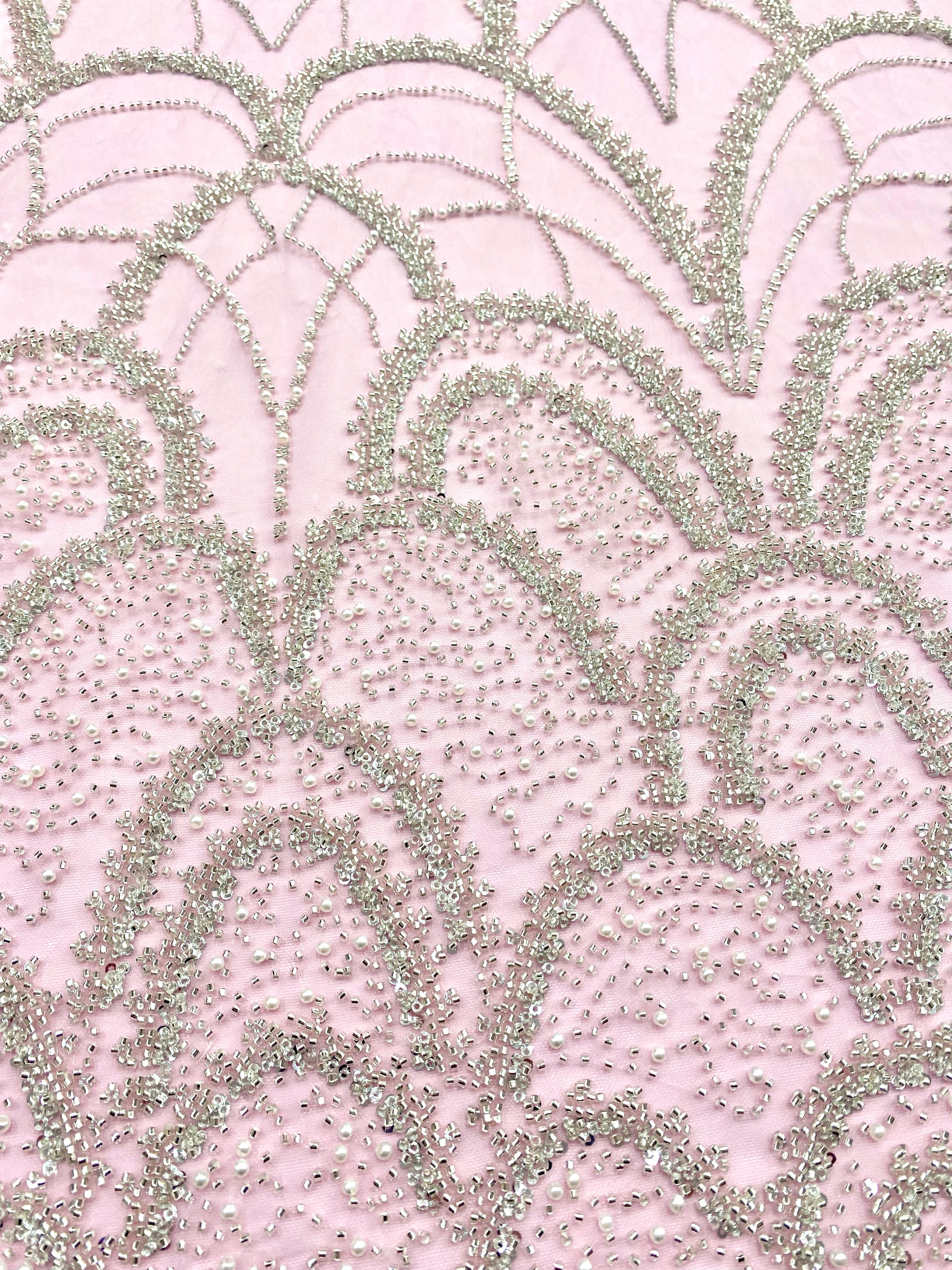 Dantela Couture Argintie pe Tulle Roz cu Model Geometric, cu Perle, Margele si Paiete