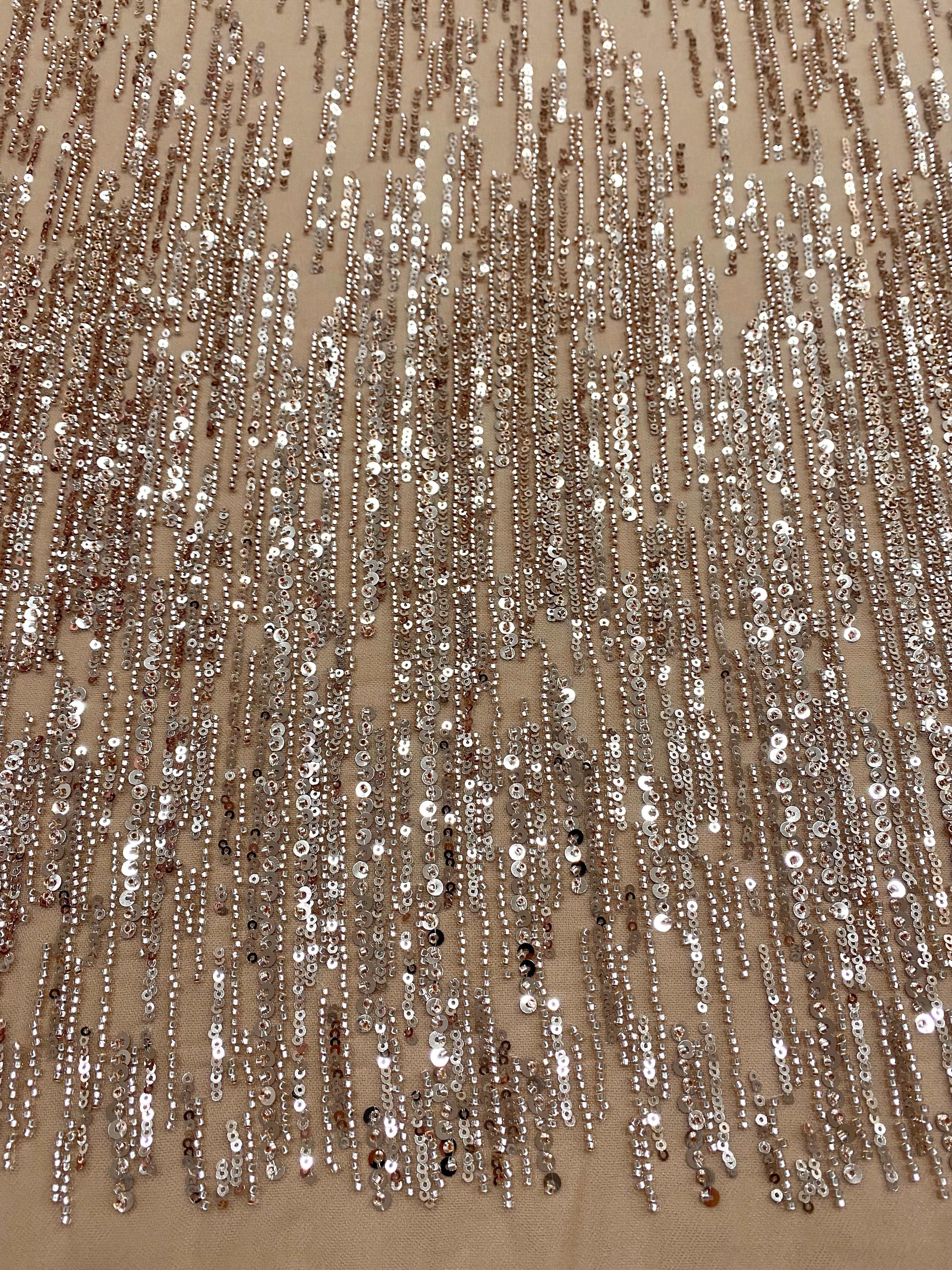 Dantela Couture Arany Rose lineáris mintával, gyöngyökkel és flitterekkel