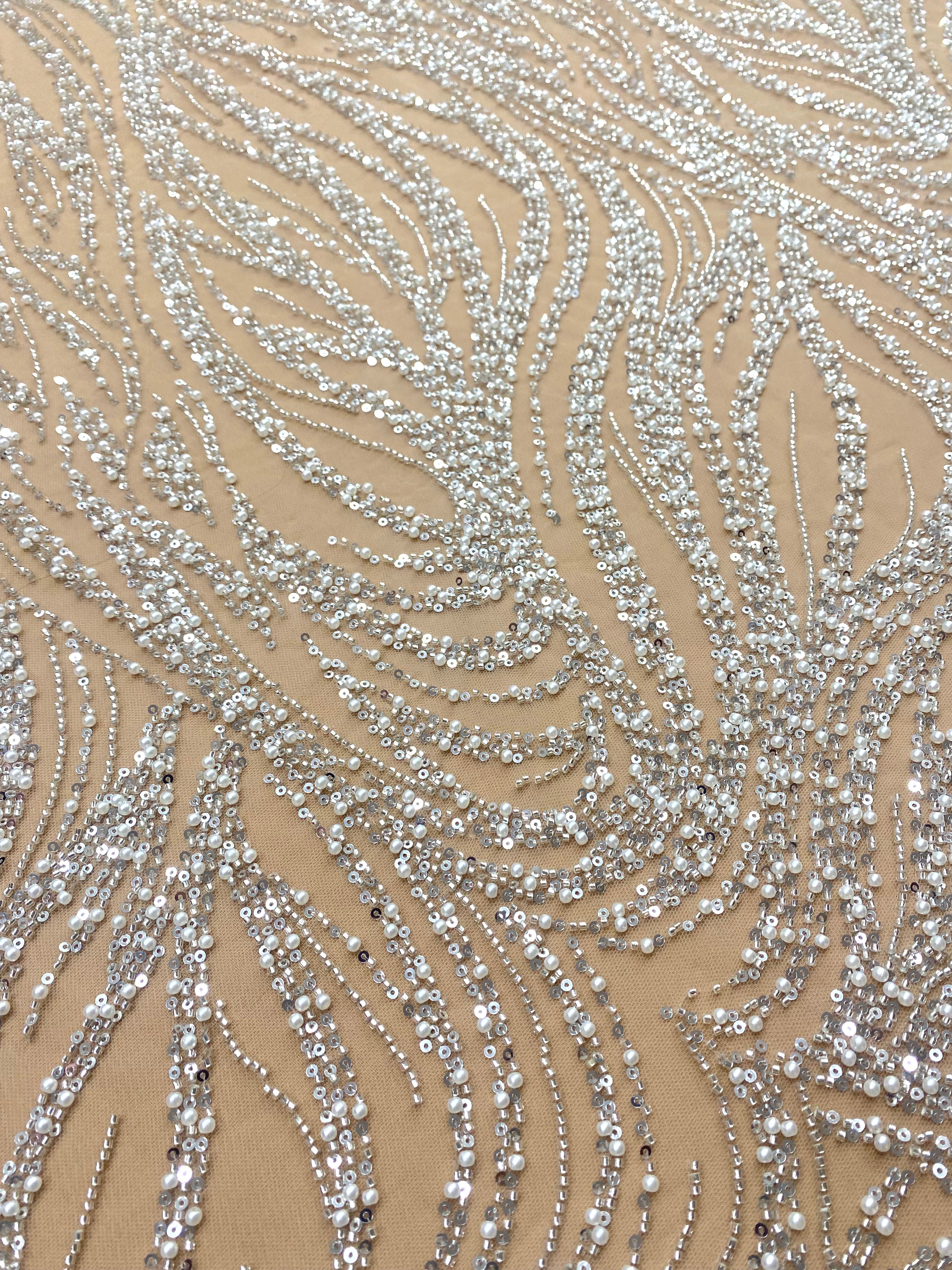 Dantela Couture Argintie pe Tulle Nude cu Model Geometric, cu Perle, Margele si Paiete