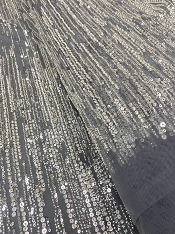 Dantela Couture Argintie pe Tulle Gri Antracit cu Model Liniar, cu Margele si Paiete