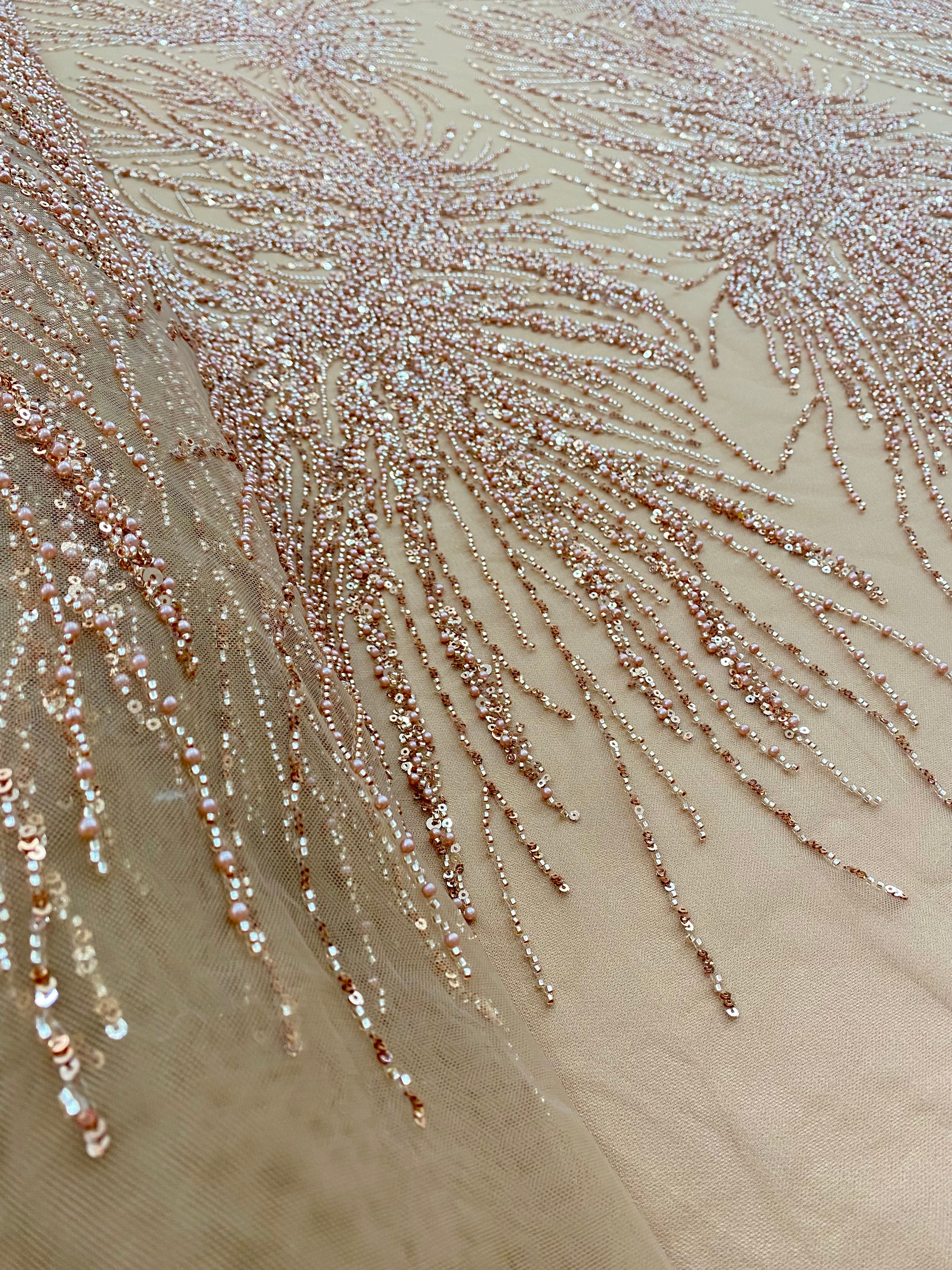 Dantela Couture Auriu Rose cu Model Liniar, cu Perle, Margele si Paiete