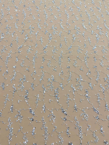 Dantela Couture Argintie pe Tulle Nude, cu Perle, Margele si Paiete