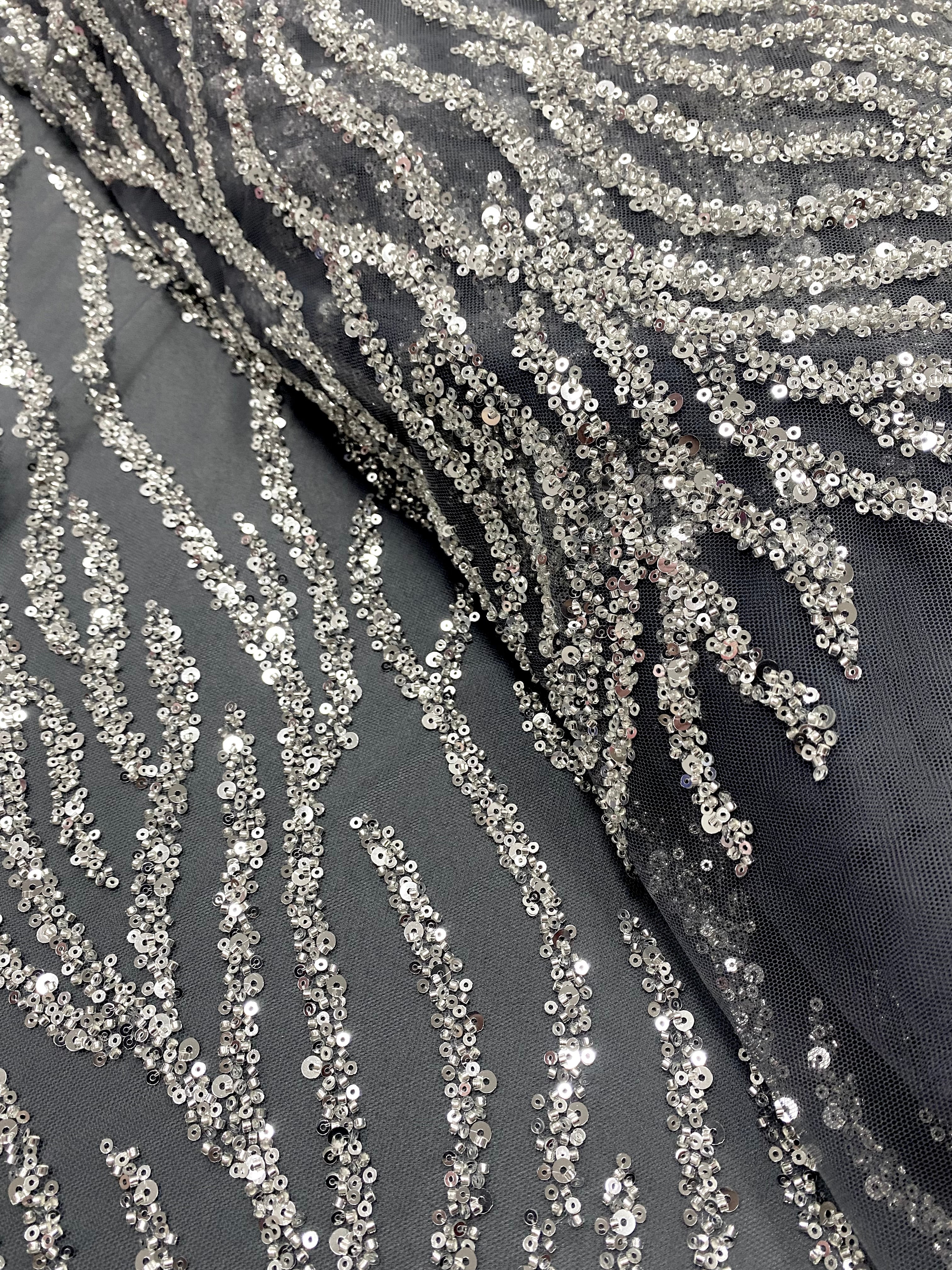 Dantela Couture Argintie pe Tulle Antracit cu Siraguri, cu Margele si Paiete