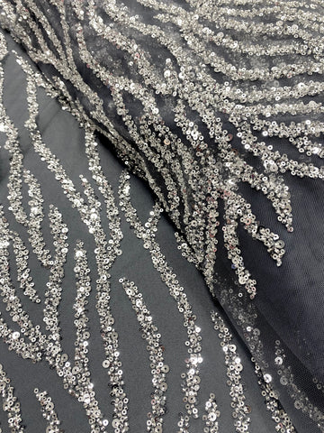 Dantela Couture Argintie pe Tulle Antracit cu Siraguri, cu Margele si Paiete