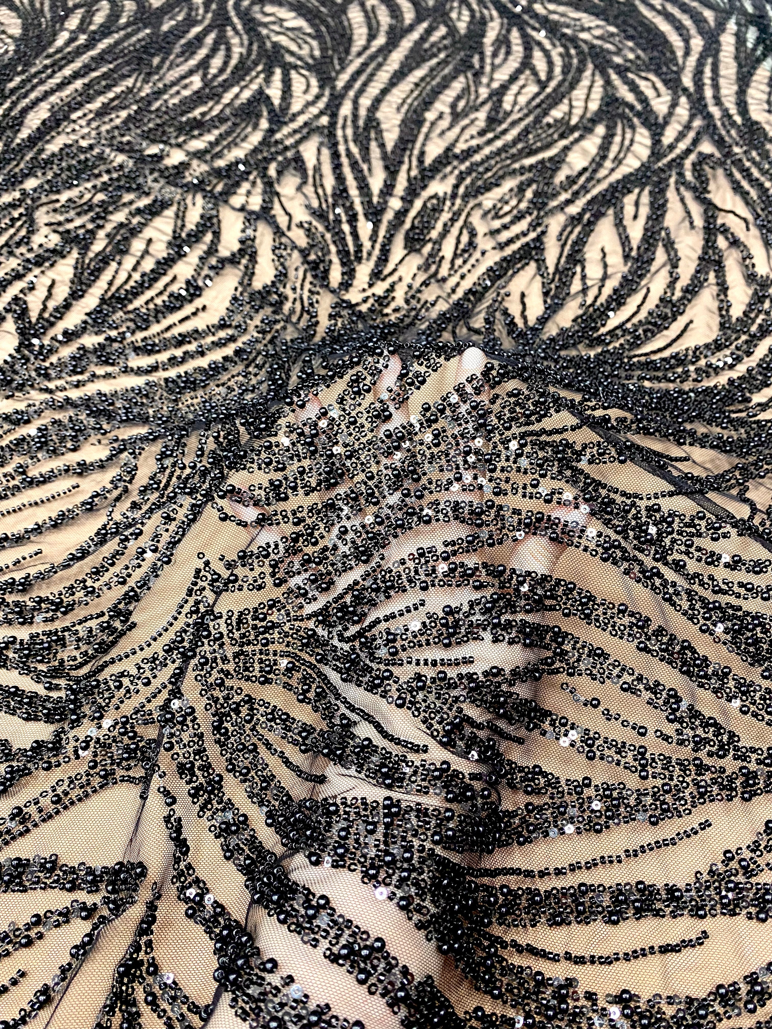 Dantela Couture Neagra cu Model Geometric, cu Perle, Margele si Paiete