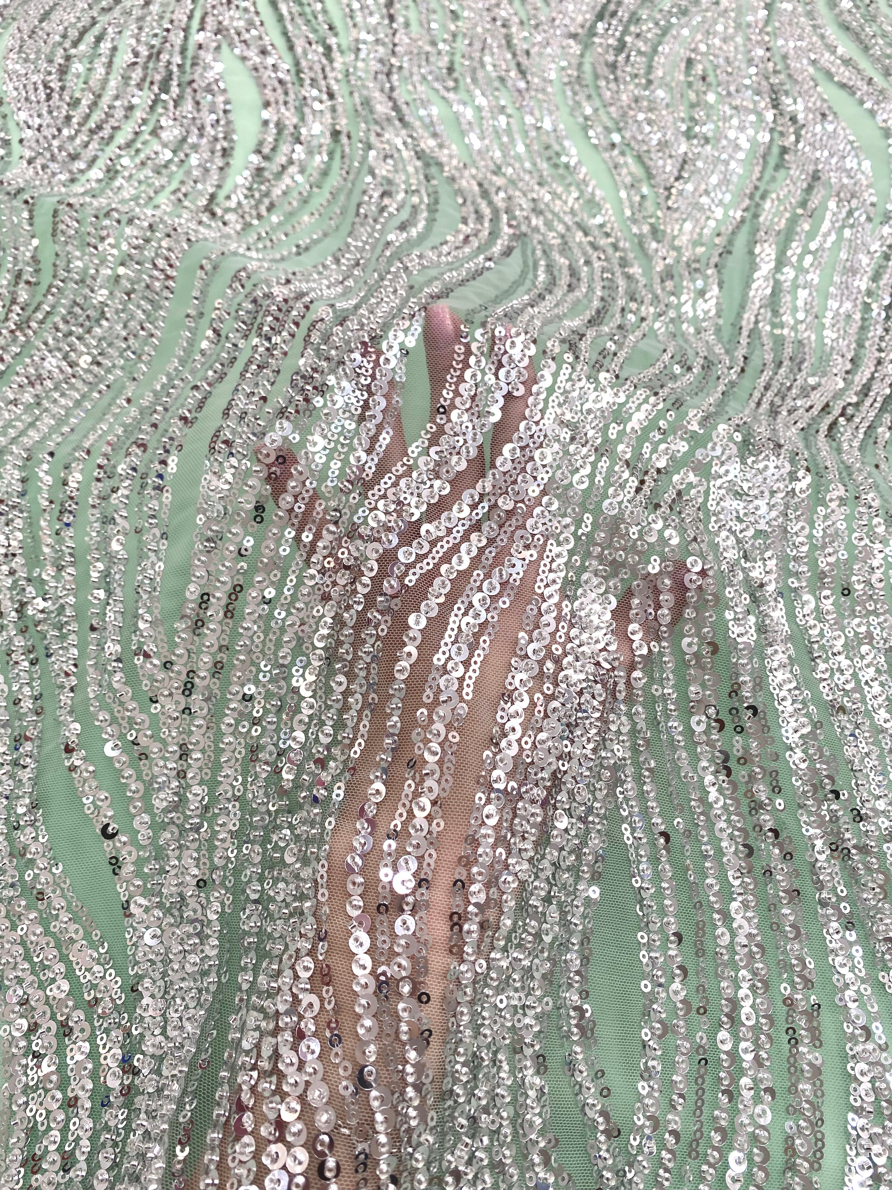 Dantela Couture Argintie pe Tulle Verde Menta cu Model Liniar, cu Margele si Paiete