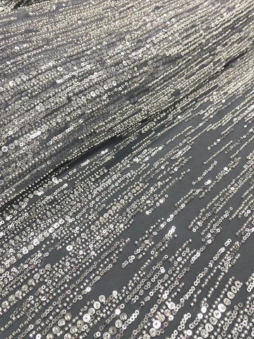 Dantela Couture Argintie pe Tulle Gri Antracit cu Model Liniar, cu Margele si Paiete