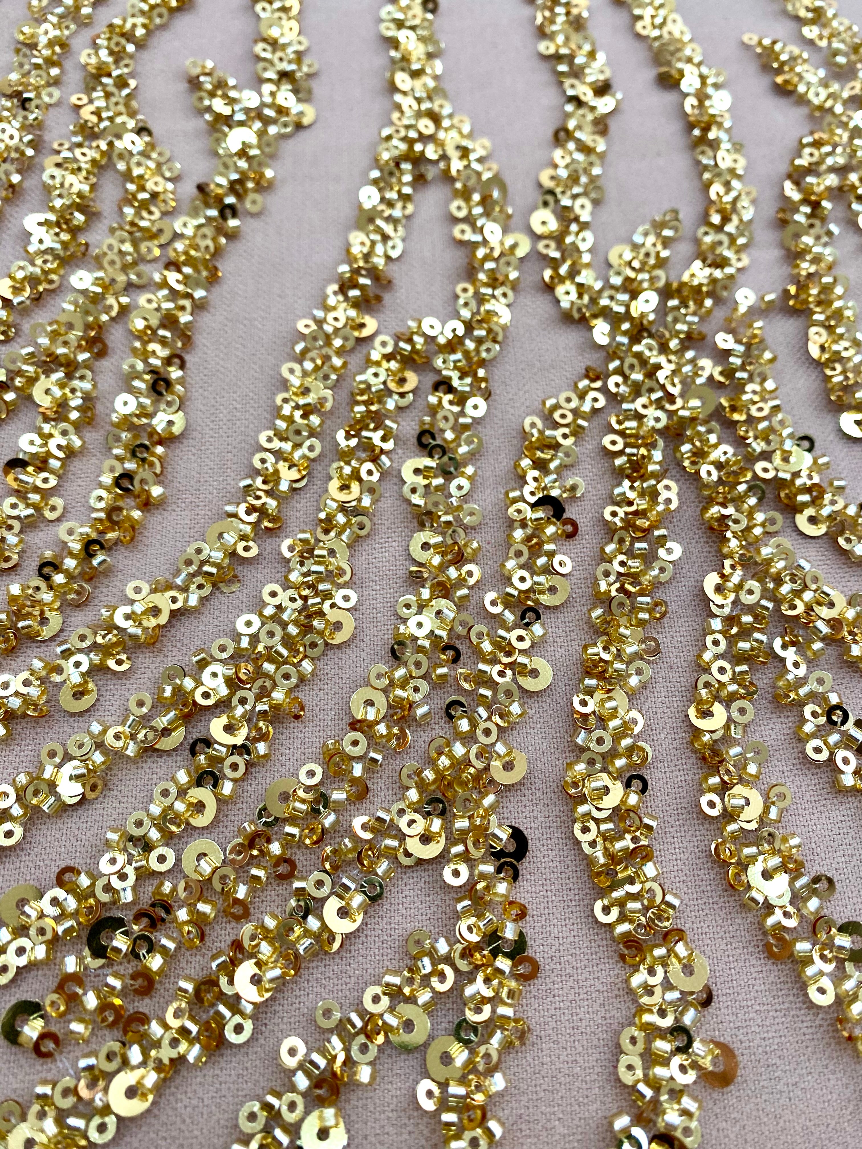 Dantela Couture Aurie cu Siraguri, cu Margele si Paiete