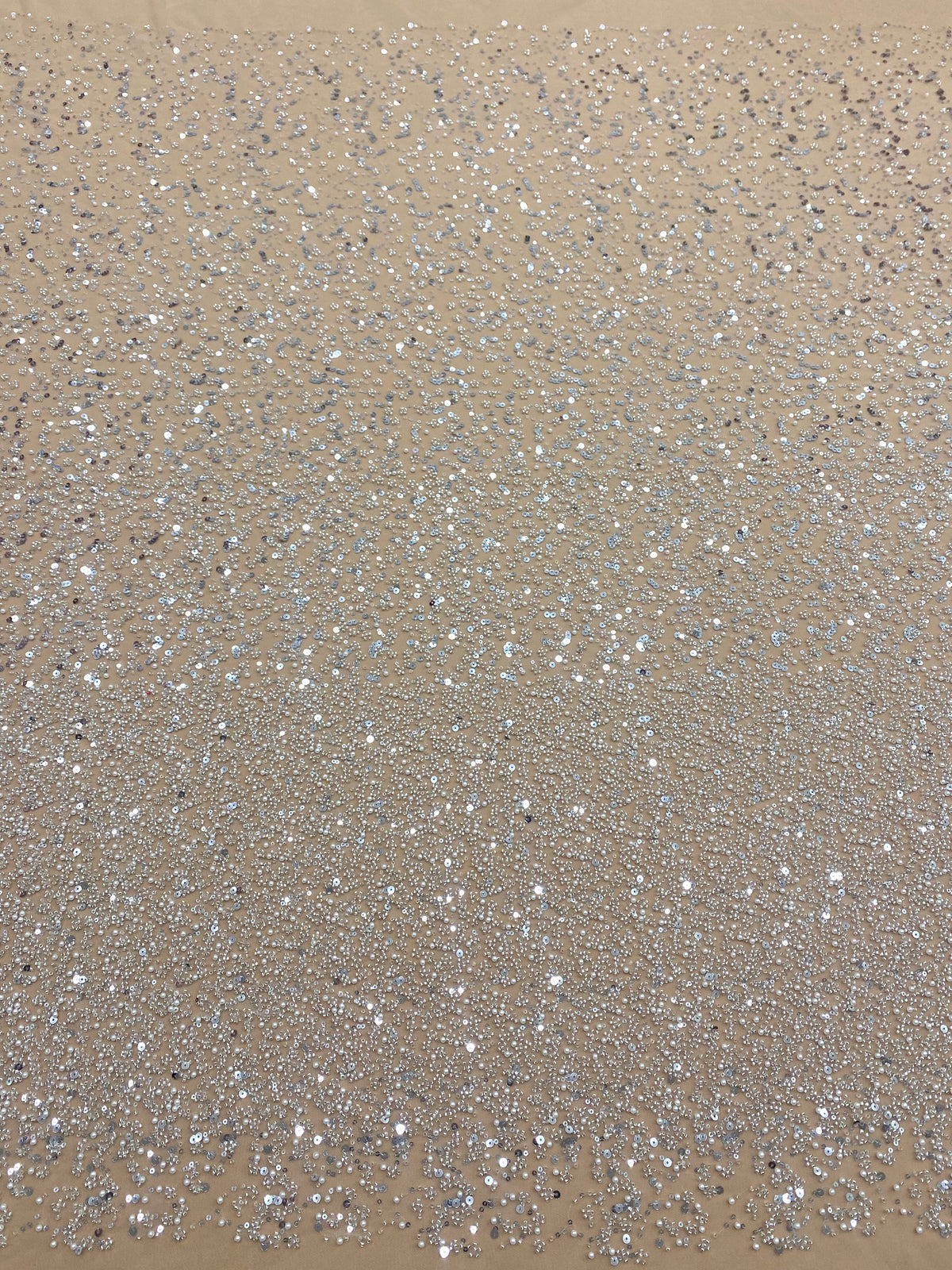 Dantela Couture Argintie pe Tulle Nude in Degrade, cu Perle, Margele si Paiete