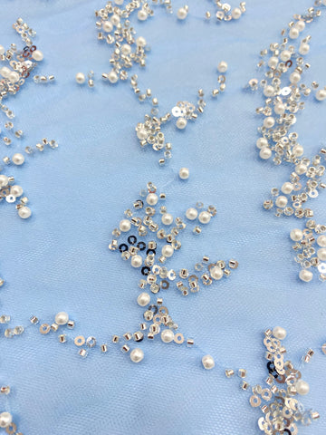 Dantela Couture Argintie pe Tulle Bleu cu Perle, Margele si Paiete